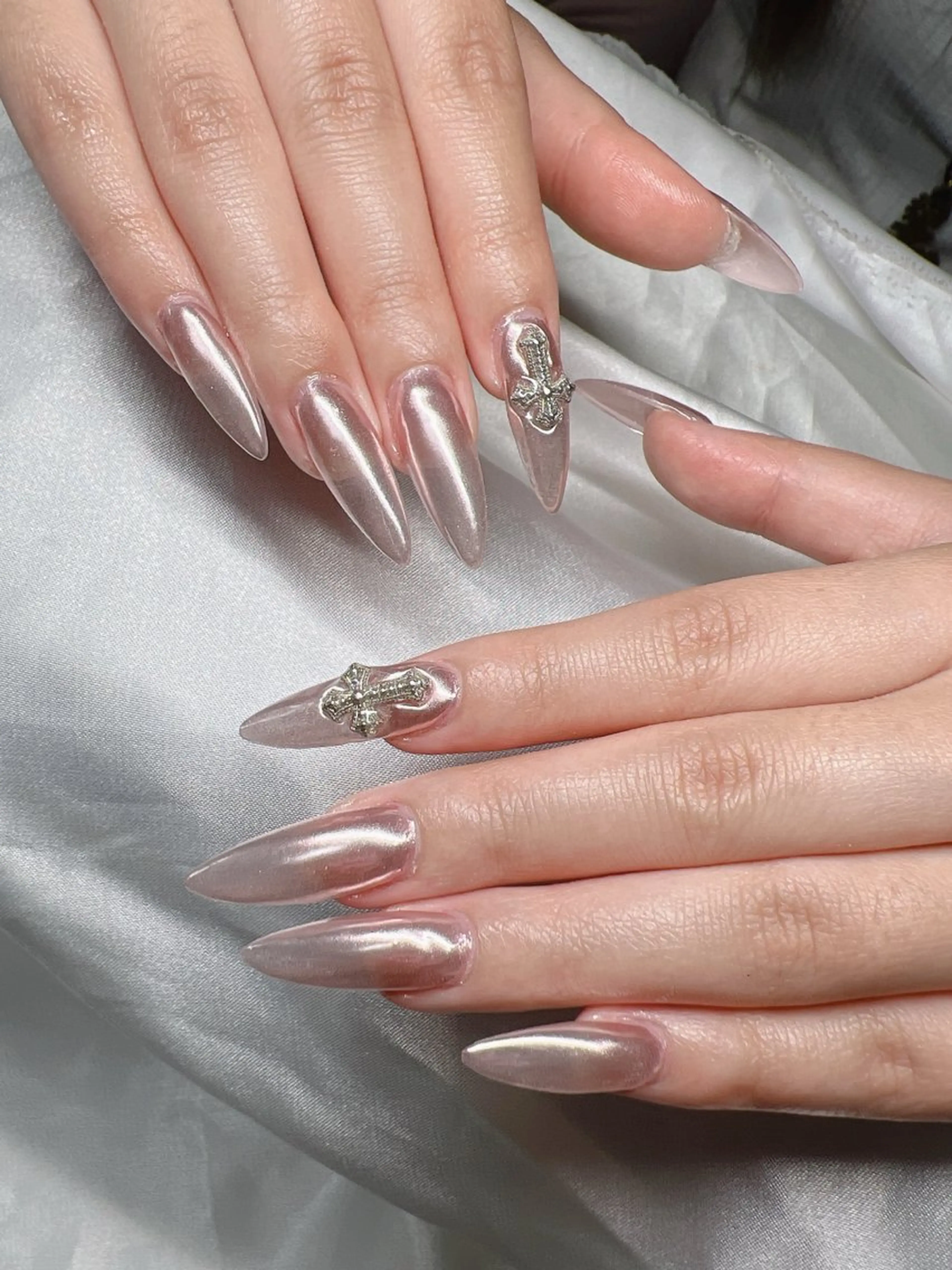 ネイル オーロラネイル チークネイル 長さ出し フットネイル フレンチネイル Lee Nailsのネイルデザイン