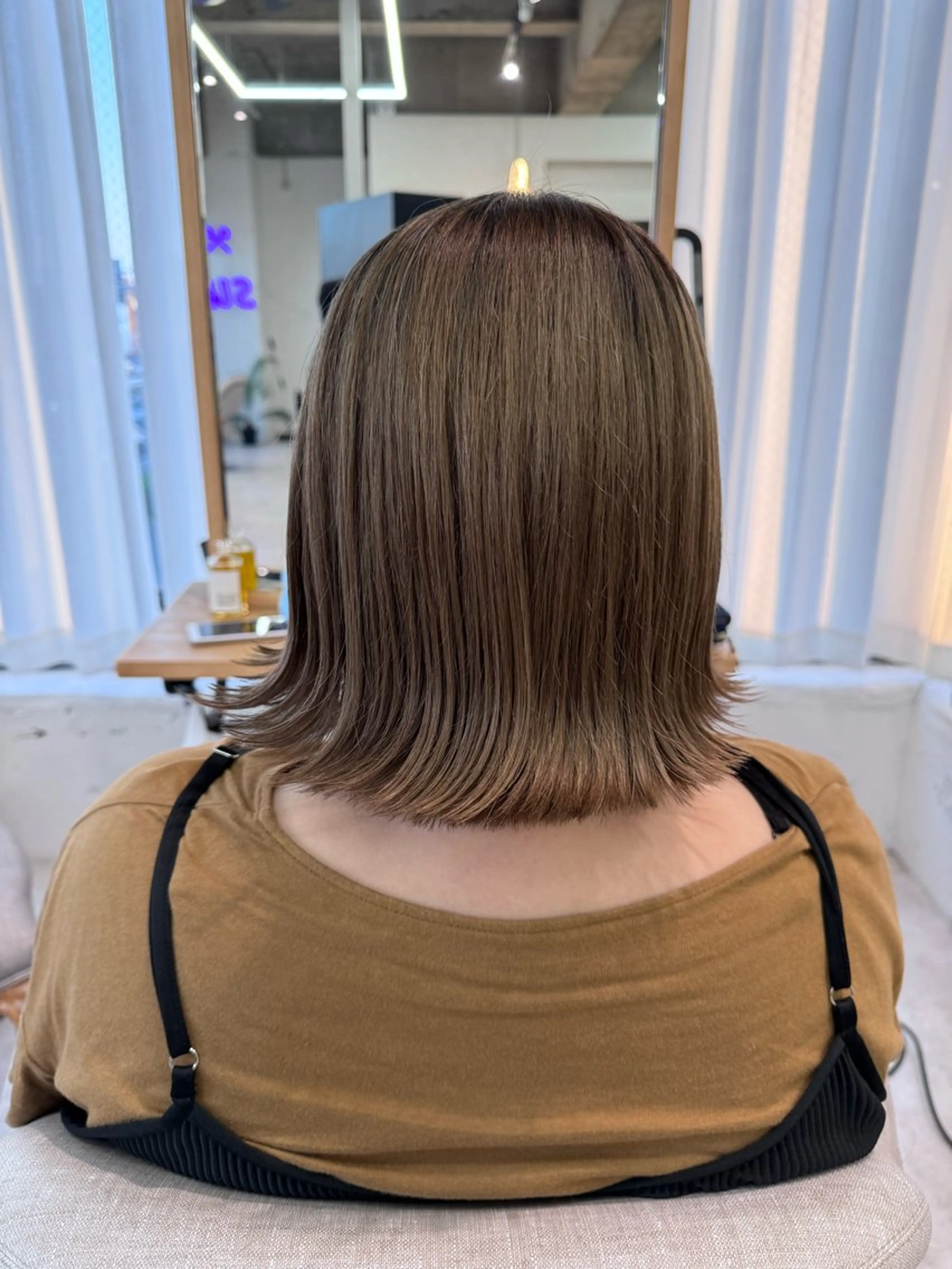 ミディアム 岡島 実里のヘアスタイル