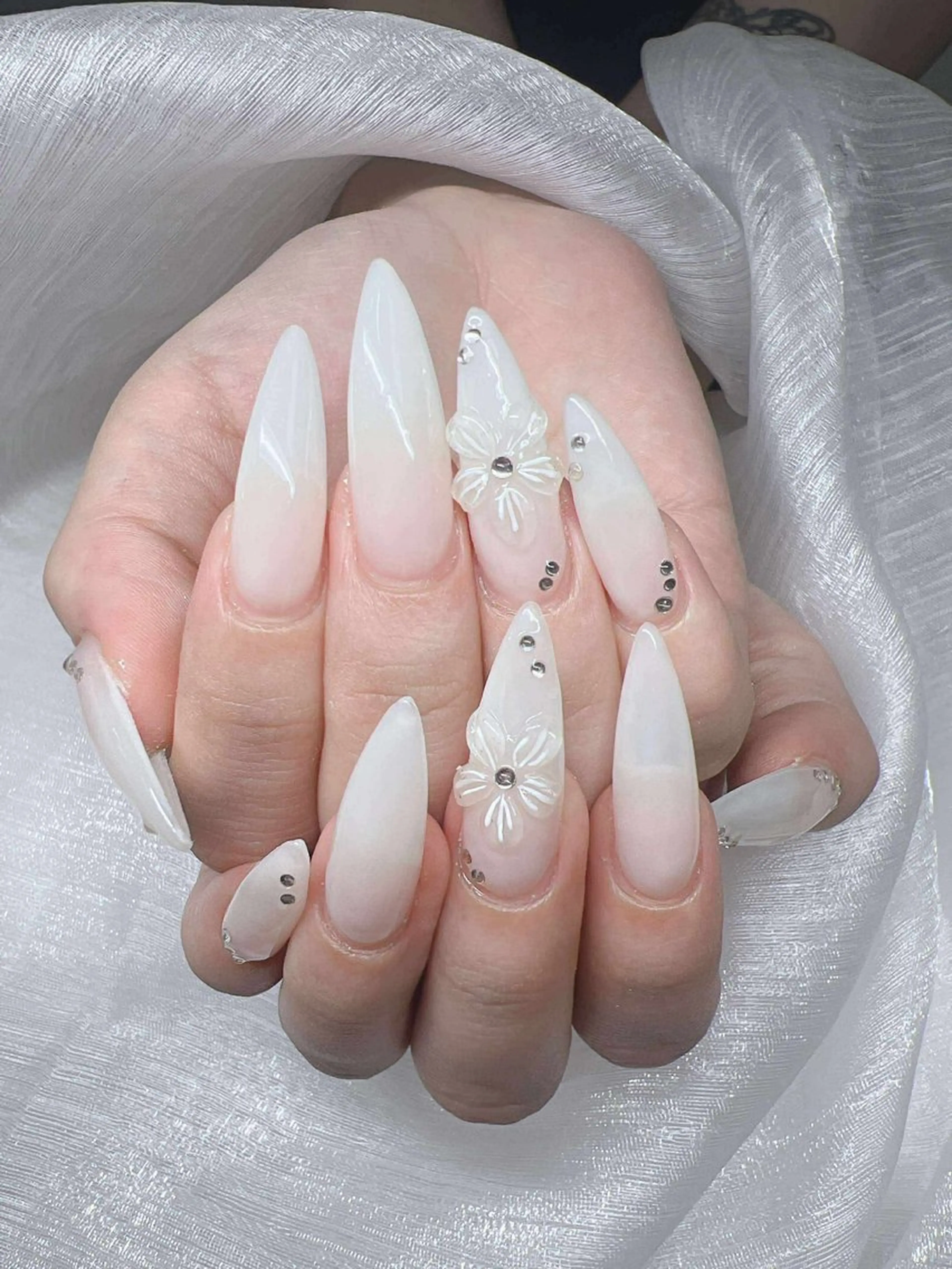 ネイル 長さ出し グラデーション 卒業式 キラキラネイル マグネットネイル ハンドネイル Lee Nailsのネイルデザイン