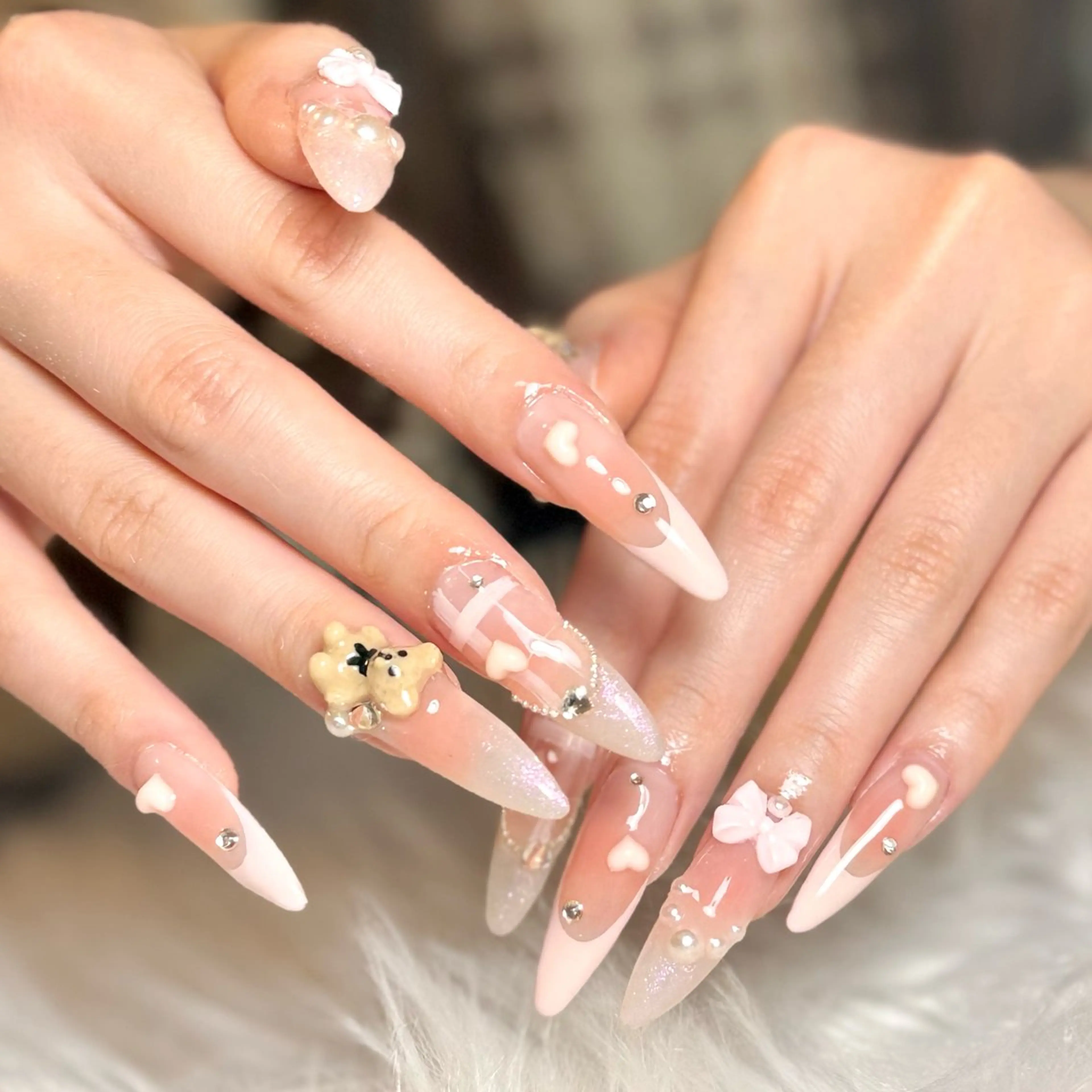 ネイル ハンドネイル ルシイ🎀新宿長さ 出しパーツ専門店のネイルデザイン
