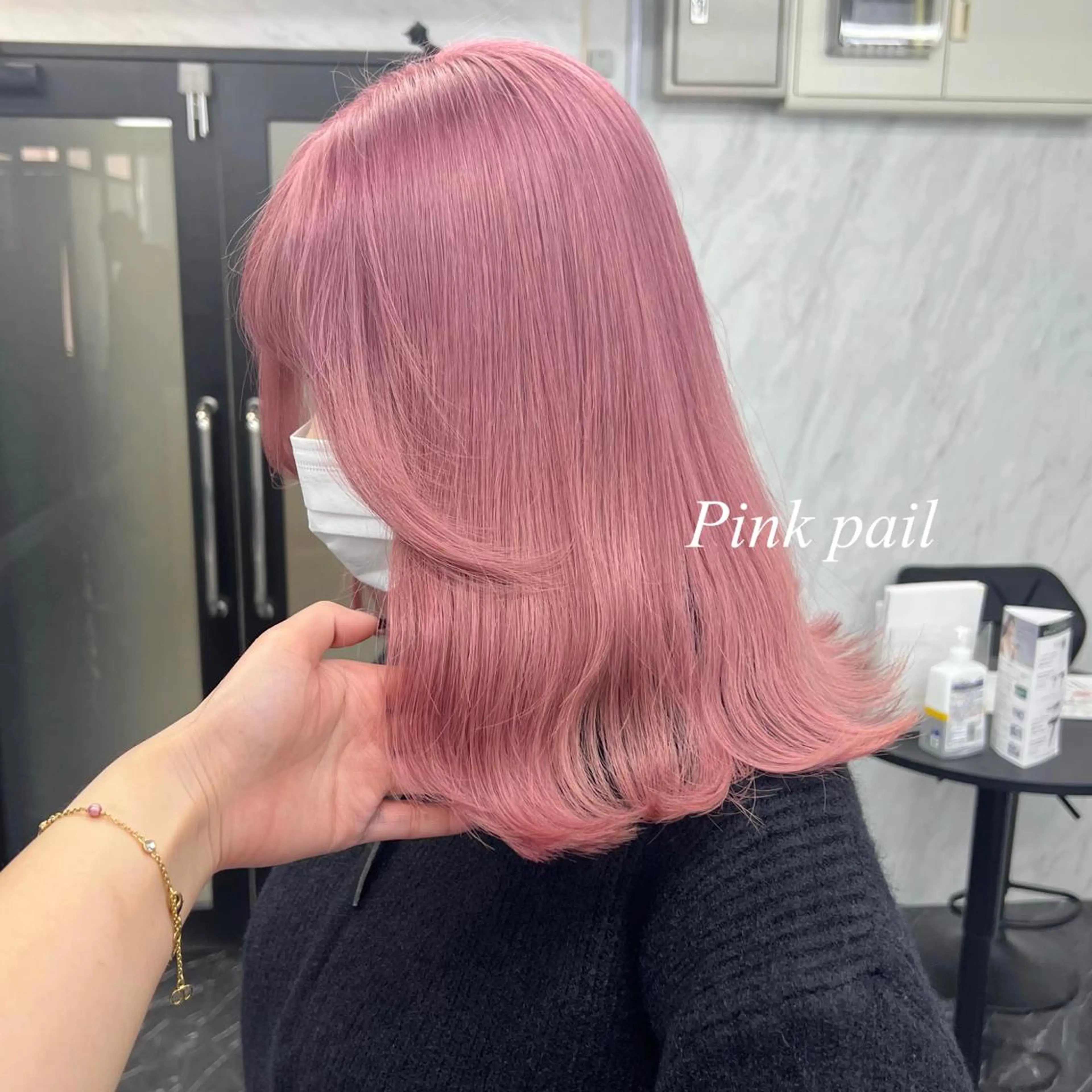 ミディアム カラー シールエクステ ハイトーンカラー エクステ ヘアカラー シールエクステ特化 ハイトーン、NANAのヘアスタイル