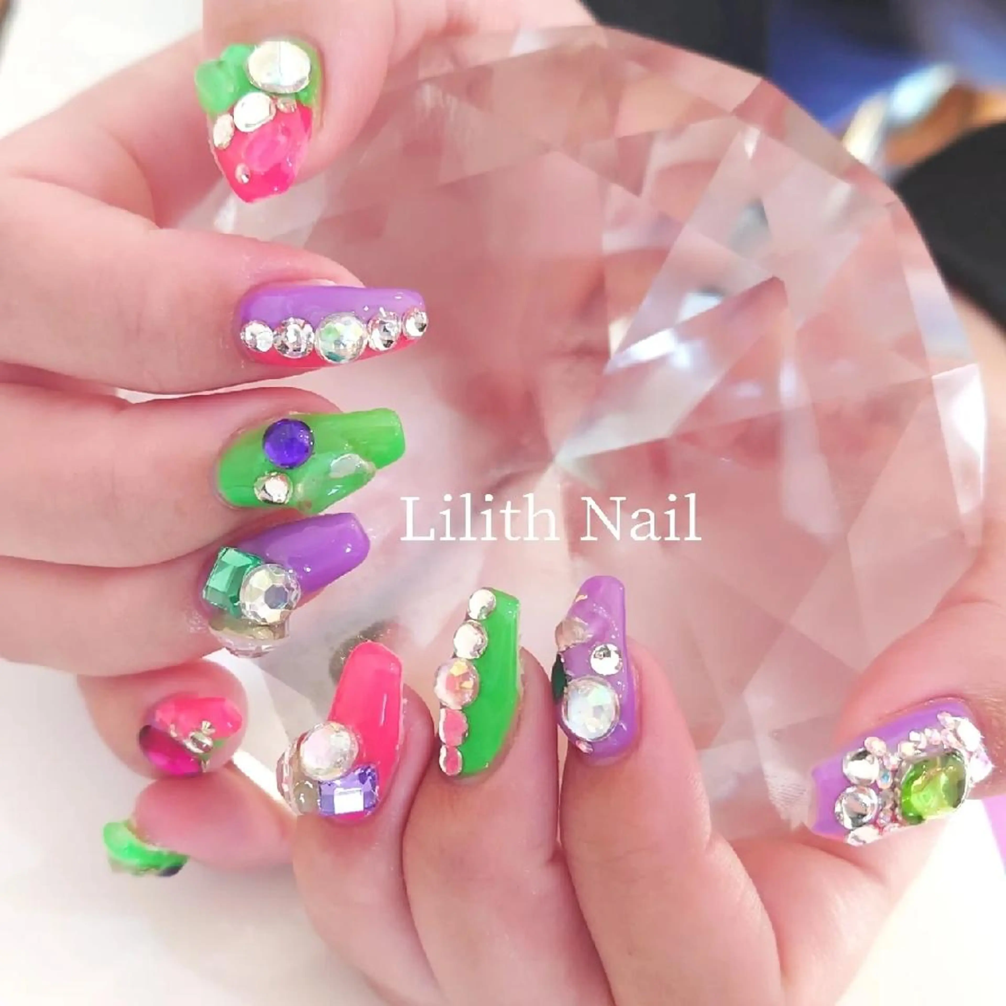ネイル ストーンネイル Lilith Nailのネイルデザイン