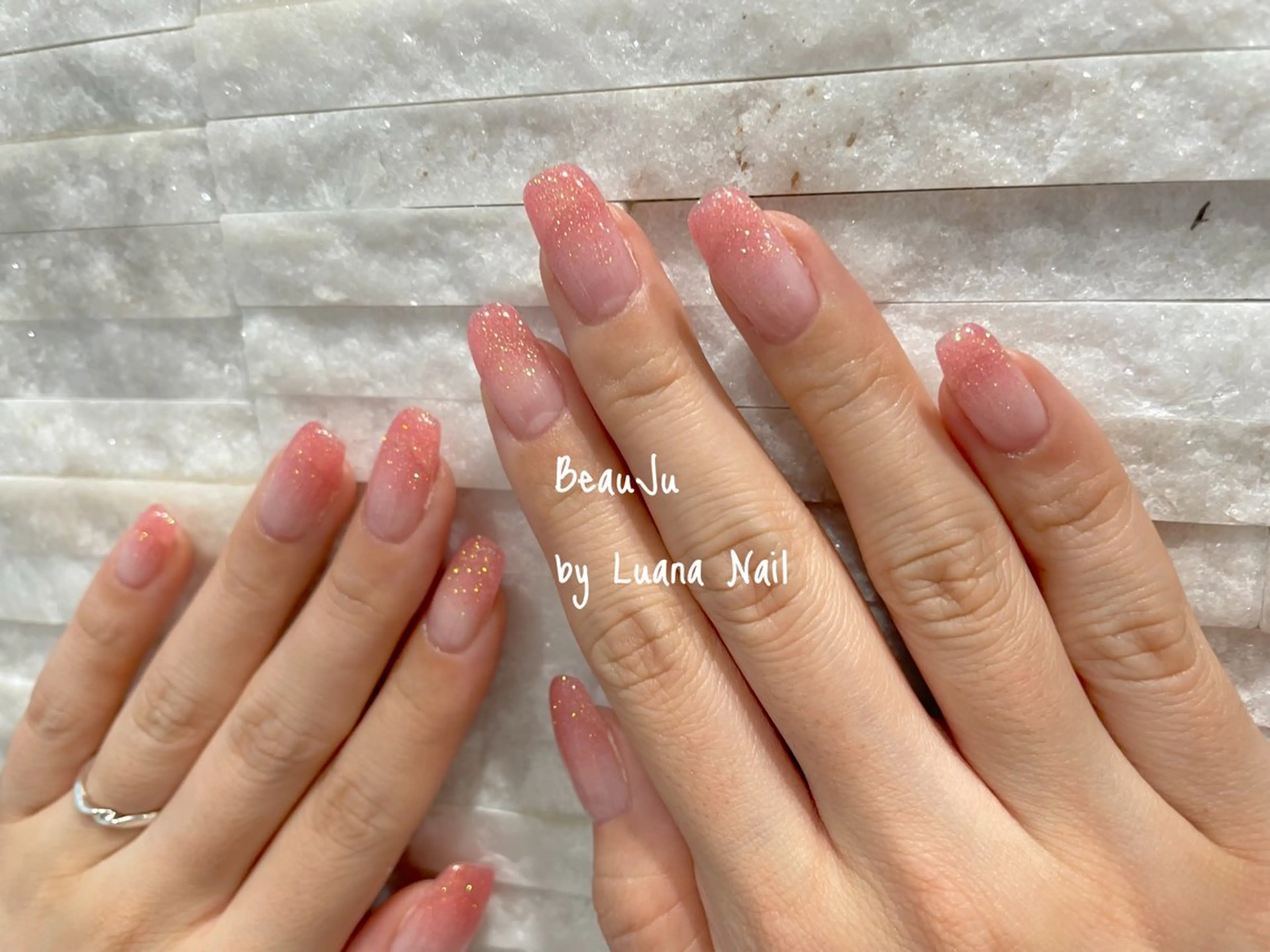 ハンド ✩ オフ込み ラメグラデーションの写真