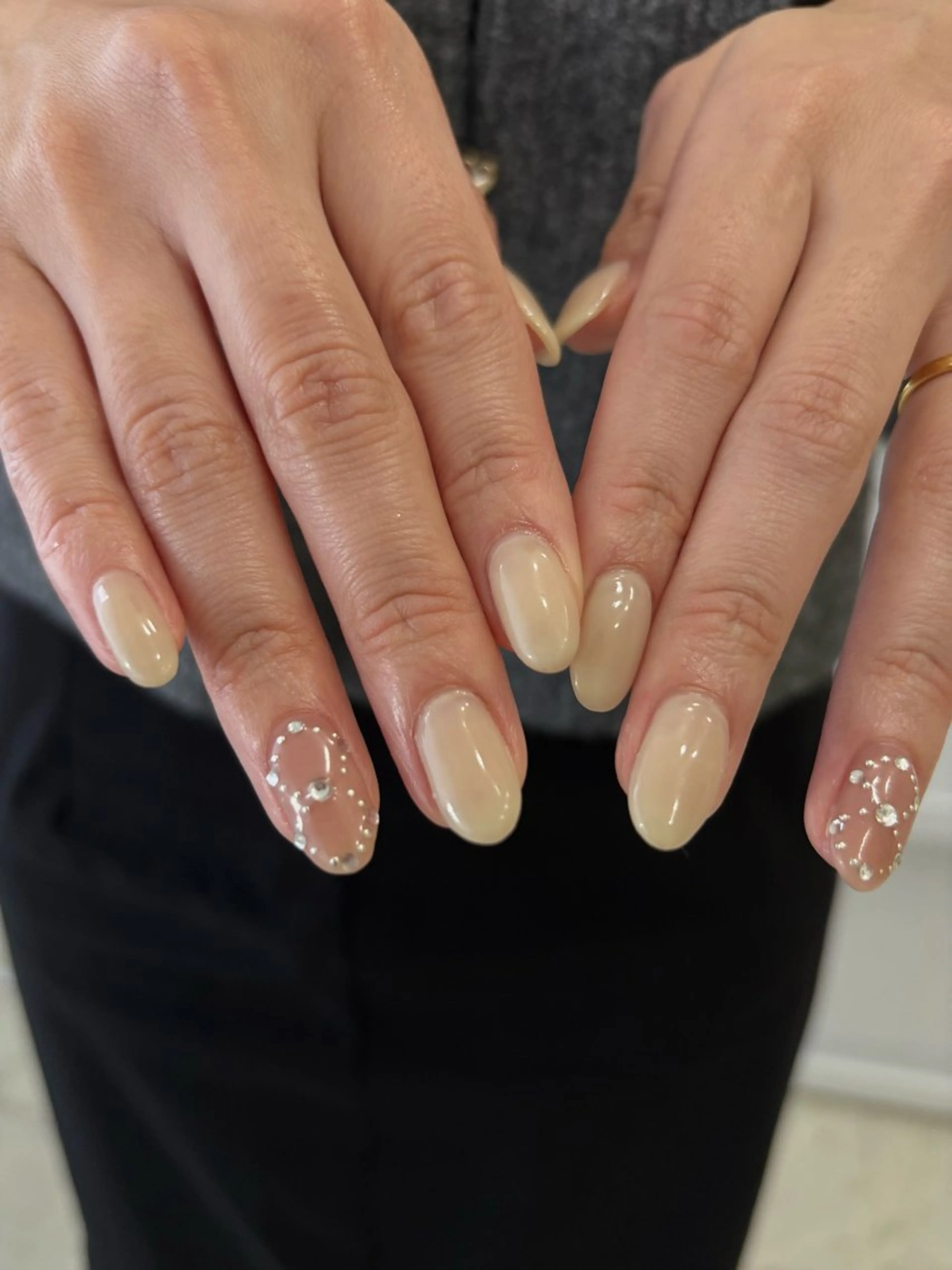 ネイル 持ち込み ハンドネイル une／YUKINA 🫧大人nuanceのネイルデザイン