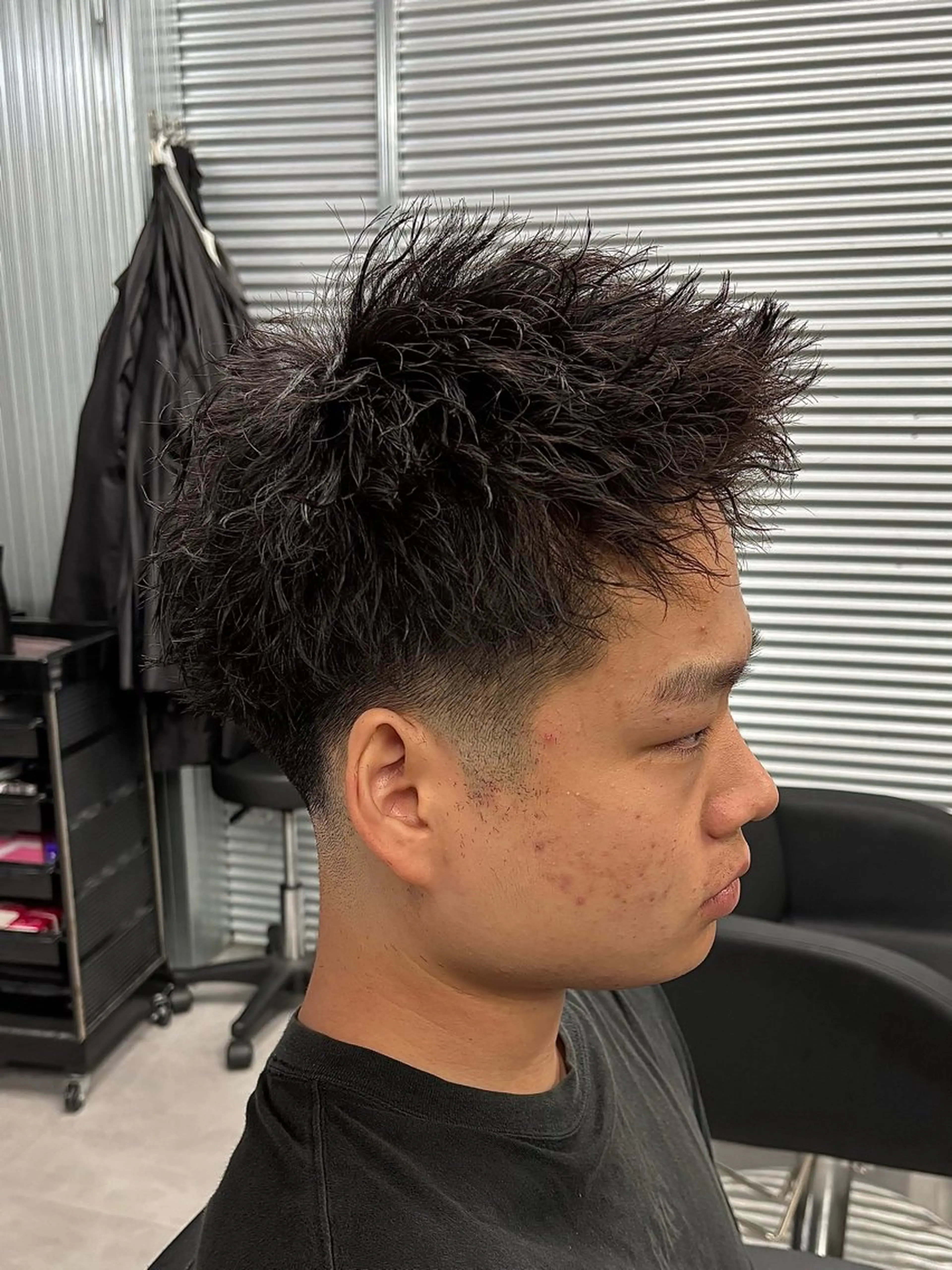 パーマ メンズ メンズパーマ メンズショート メンズツイストパーマ ツイストパーマ カット パーマ トリートメント 波巻き/ツイスパ/ 短髪/鈴木俊也のヘアスタイル