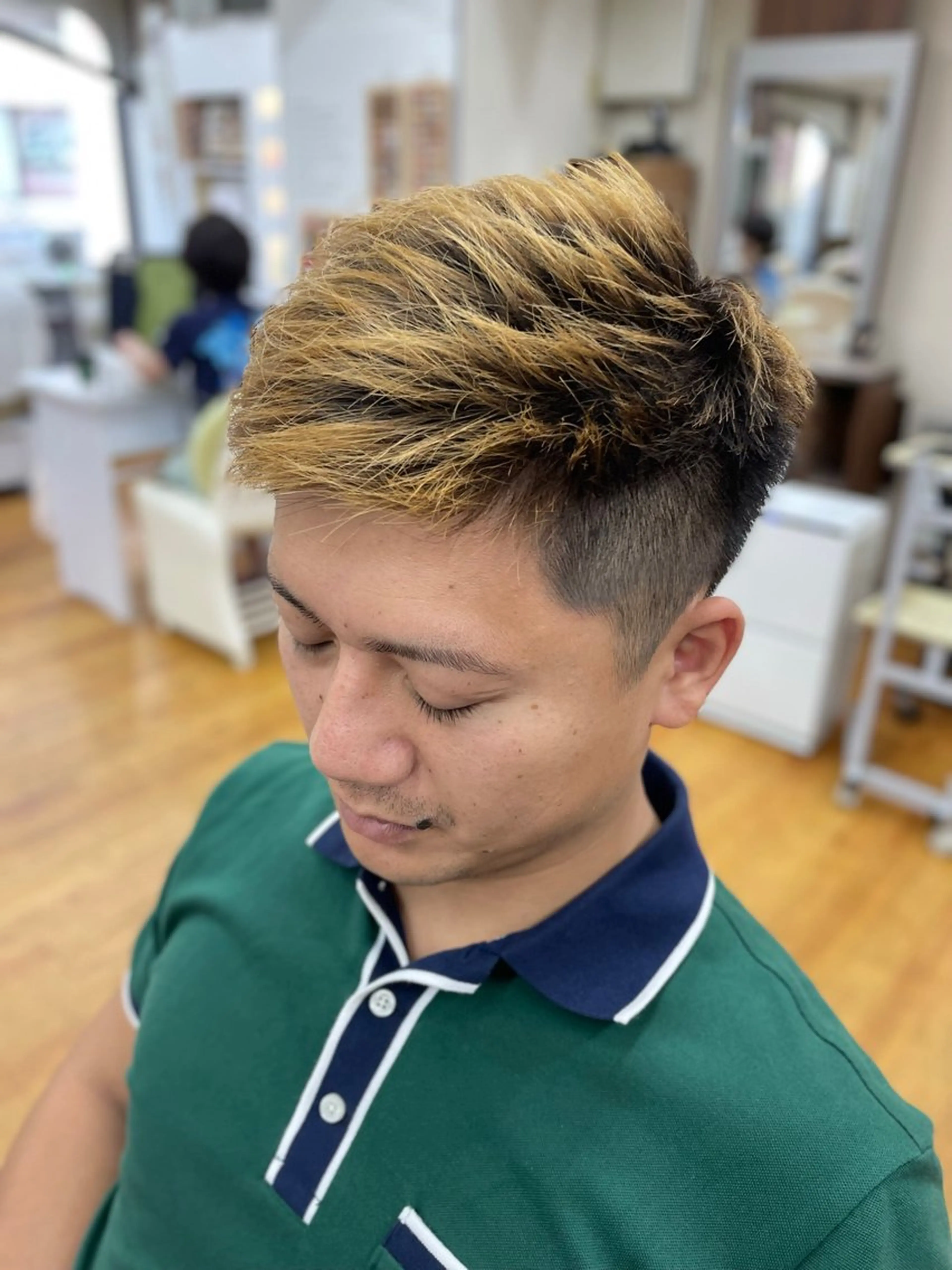 ショート カラー メンズ メンズブリーチ メンズハイライト 刈り上げ ブリーチ ハイライトカラー ふくおか ななのヘアスタイル