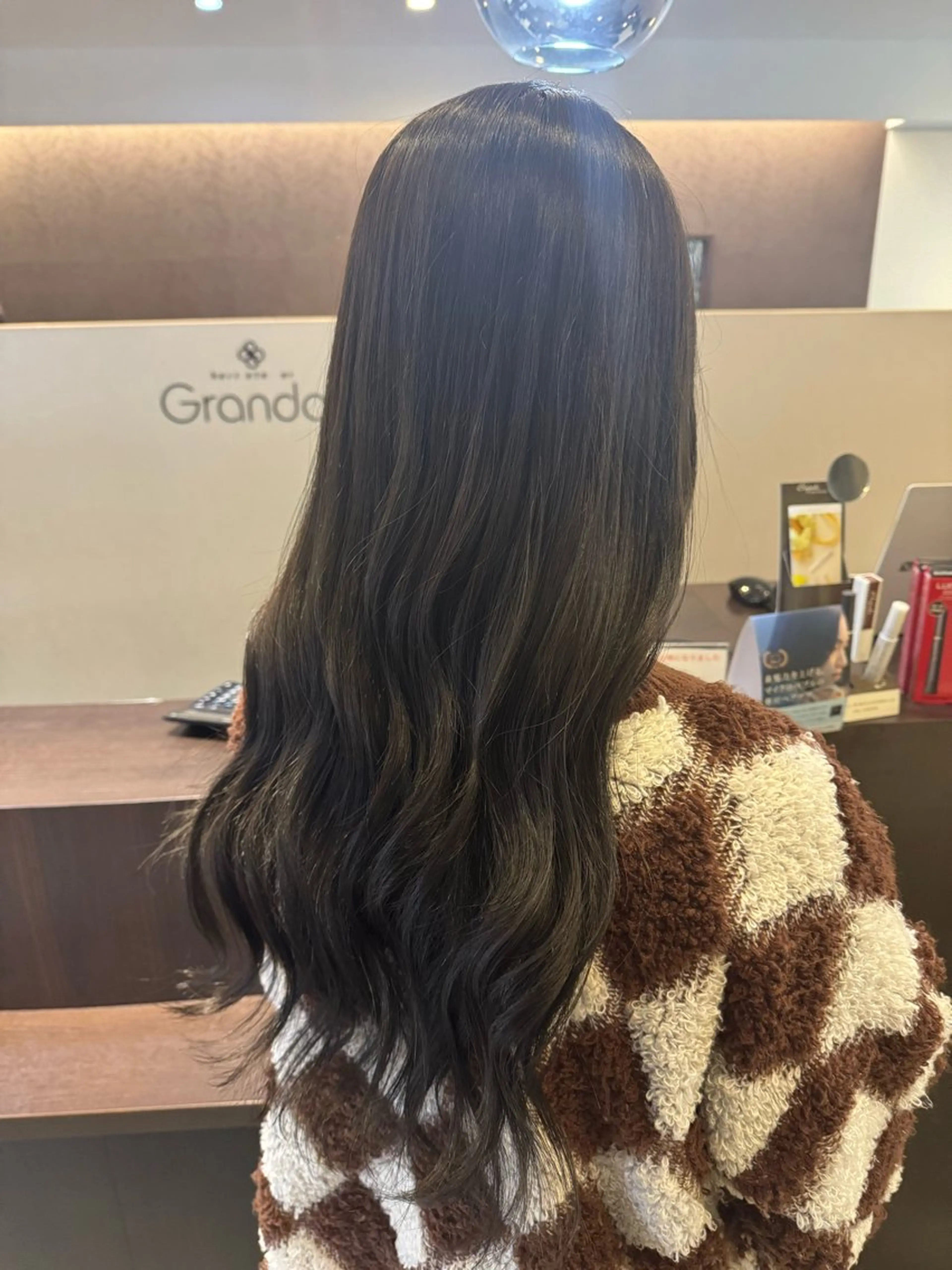 セミロング grandoll本店所属・葛城 咲羽のヘアスタイル