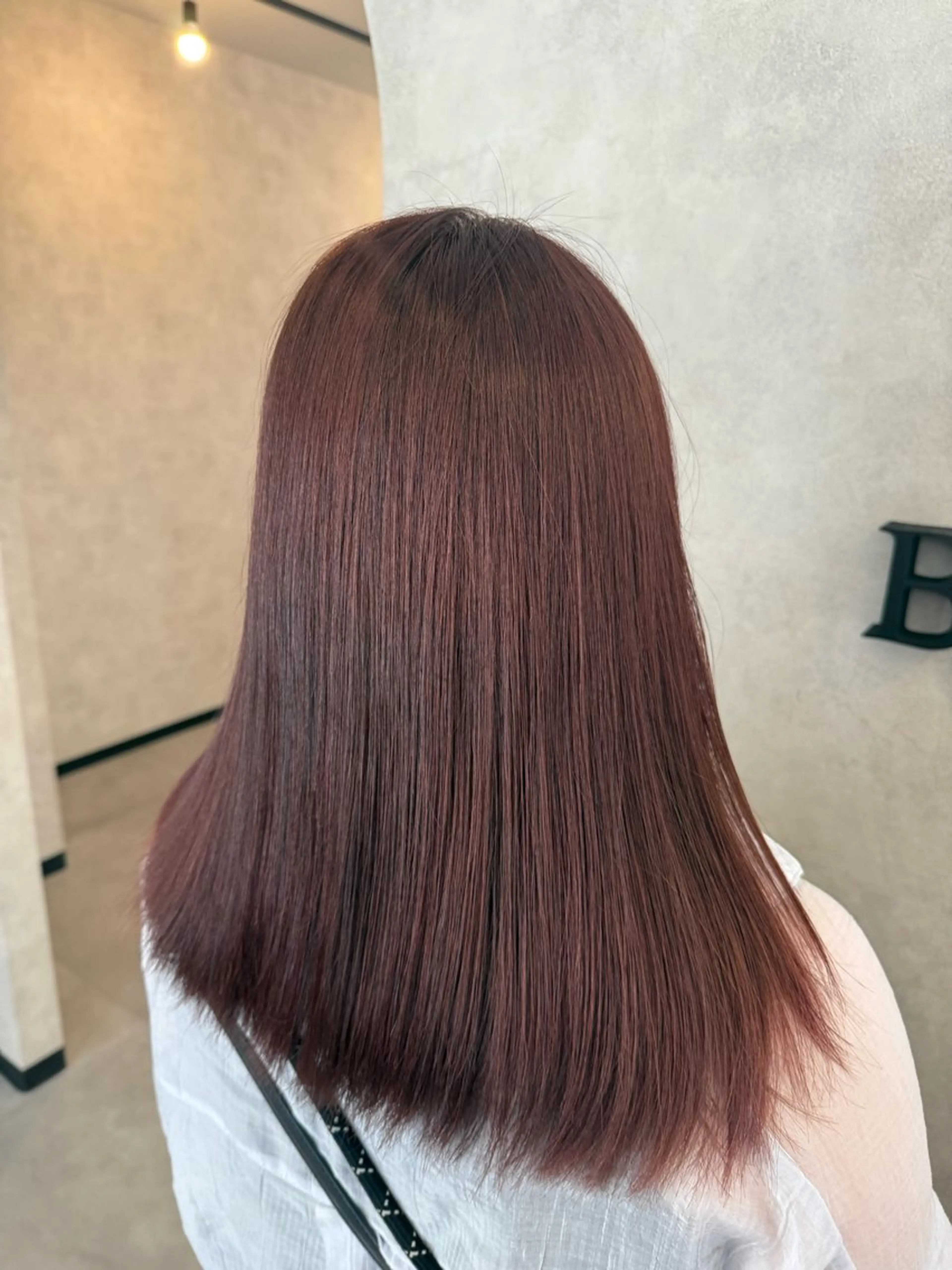 セミロング 井手上 陽菜のヘアスタイル