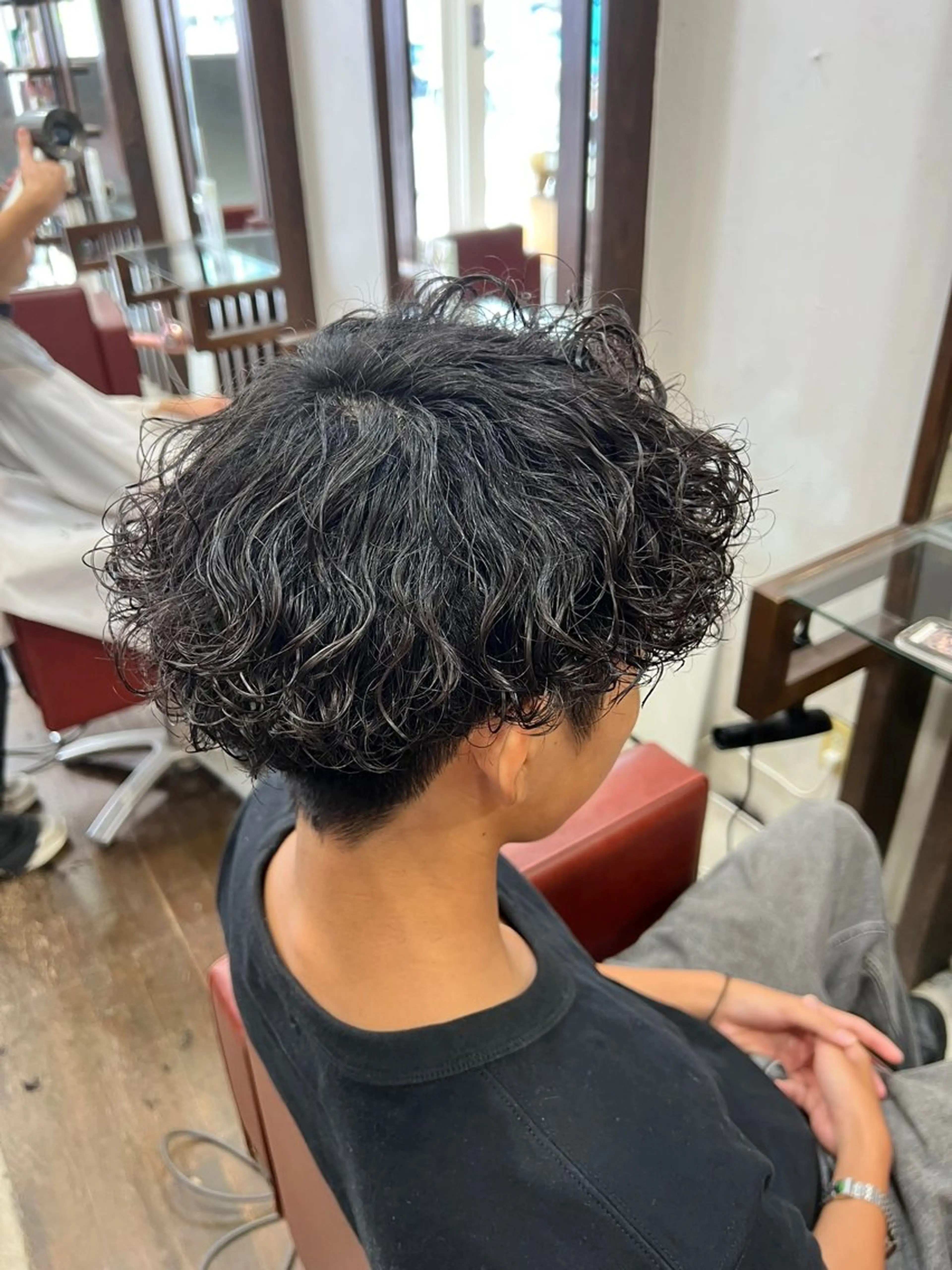 ミディアム パーマ メンズ ミディアムパーマ メンズパーマ 波巻きパーマ スパイラルパーマ カット パーマ 湘南のパーマ職人 🔥清水琉葵🔥のヘアスタイル