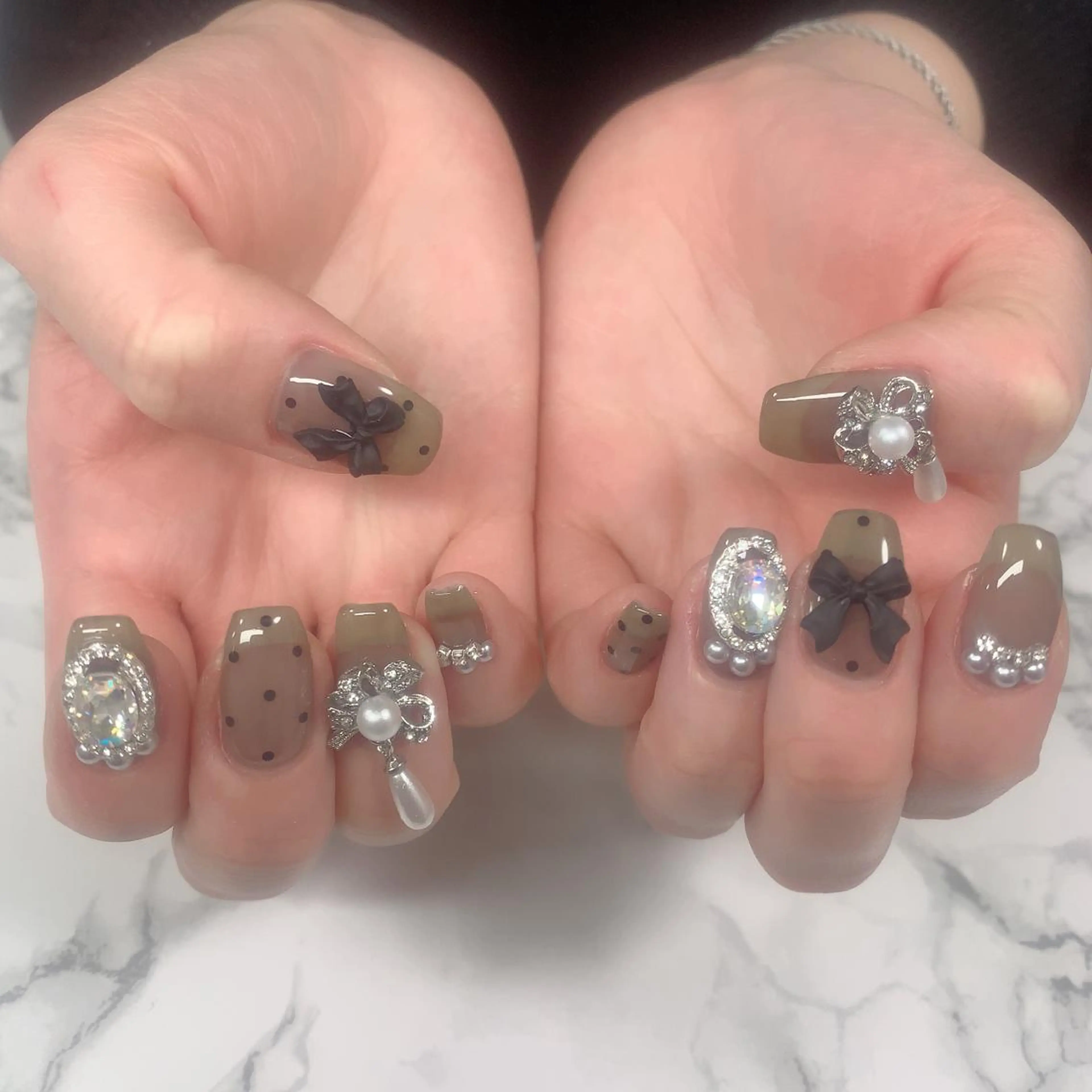 ネイル はな💎ネイル ワンホン、長さ出しのネイルデザイン