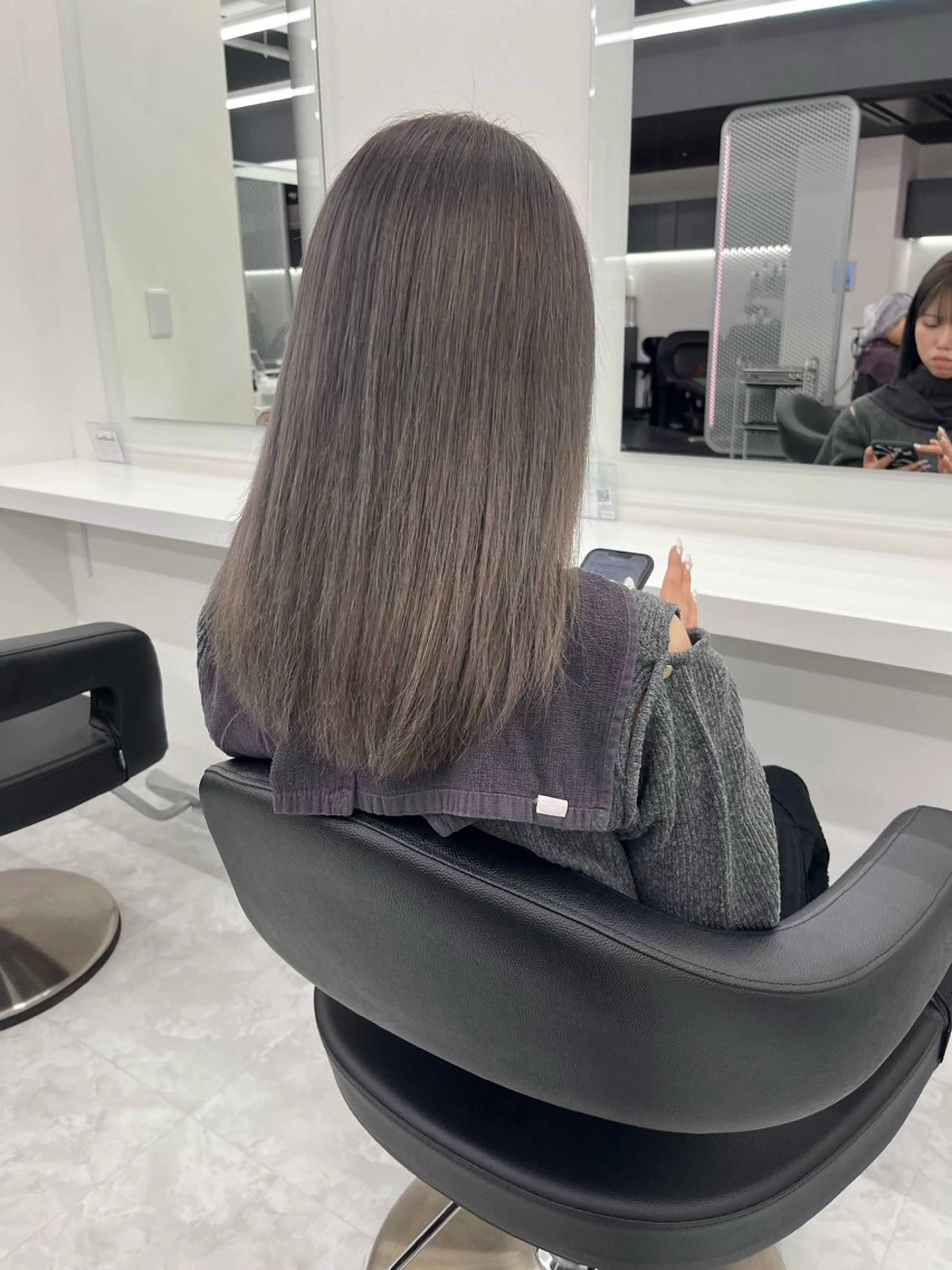 ロング カラー グレージュ シルバー シルバーグレージュ ヘアカラー トリートメント 💖トレンド春夏 カラー💖FUTAのヘアスタイル
