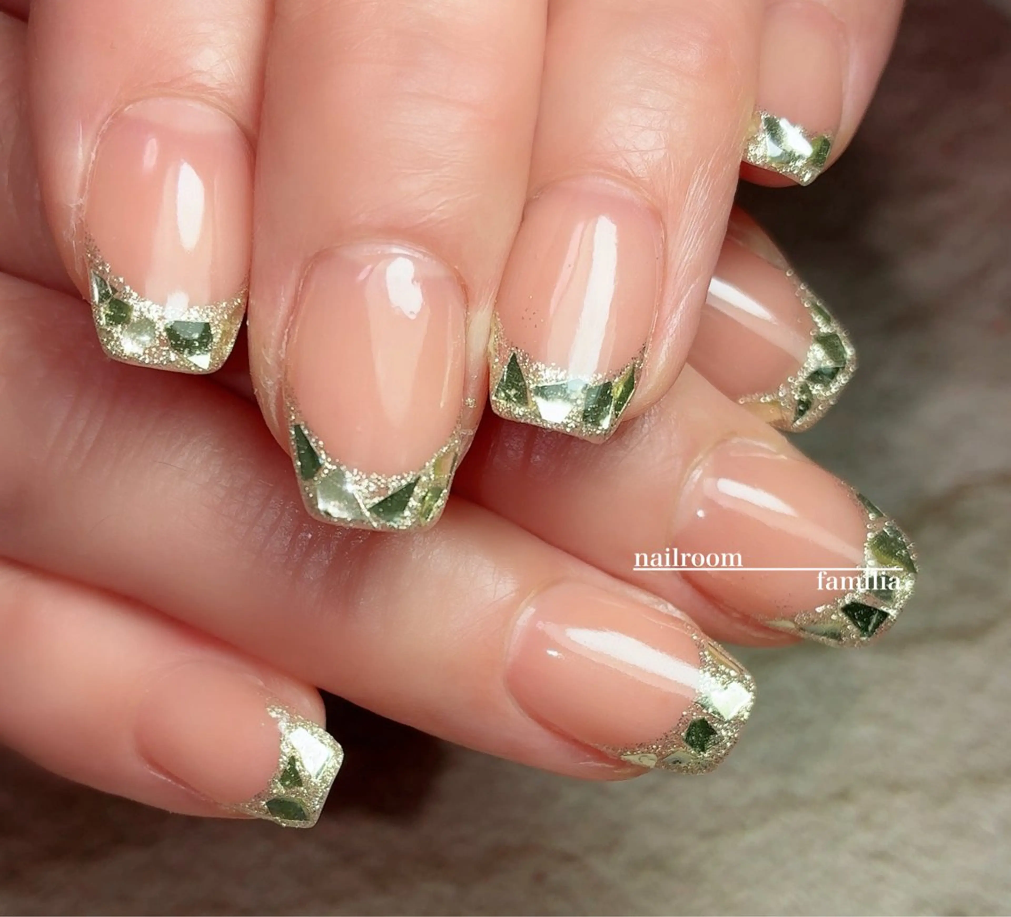 ネイル フレンチネイル ガラスフレンチ ハンドネイル -nailroom- familiaのネイルデザイン