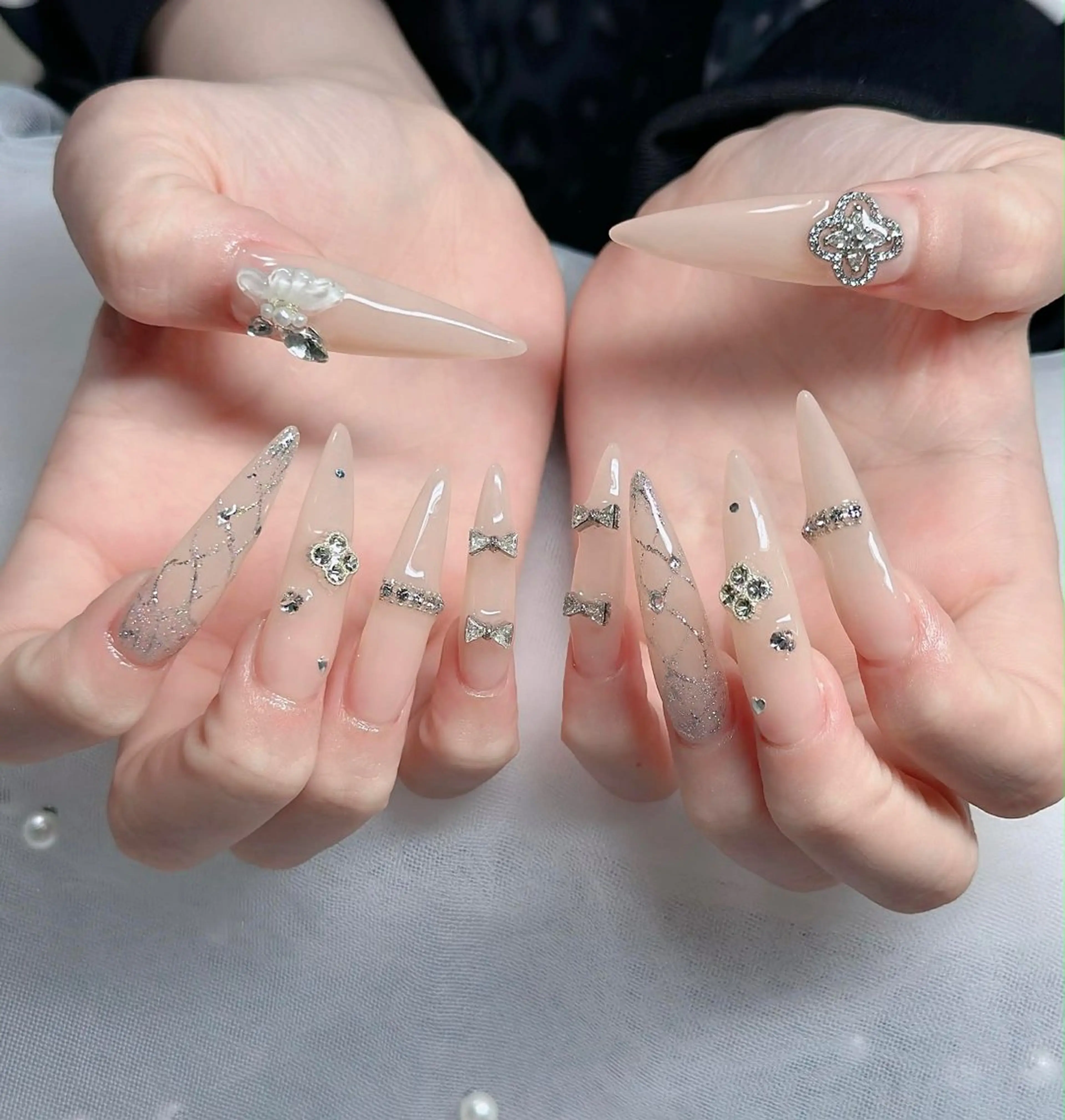 ネイル フレンチネイル ジェルネイル ガラスフレンチ ハロウィン ハート ハンドネイル H.baby Nail Salonのネイルデザイン