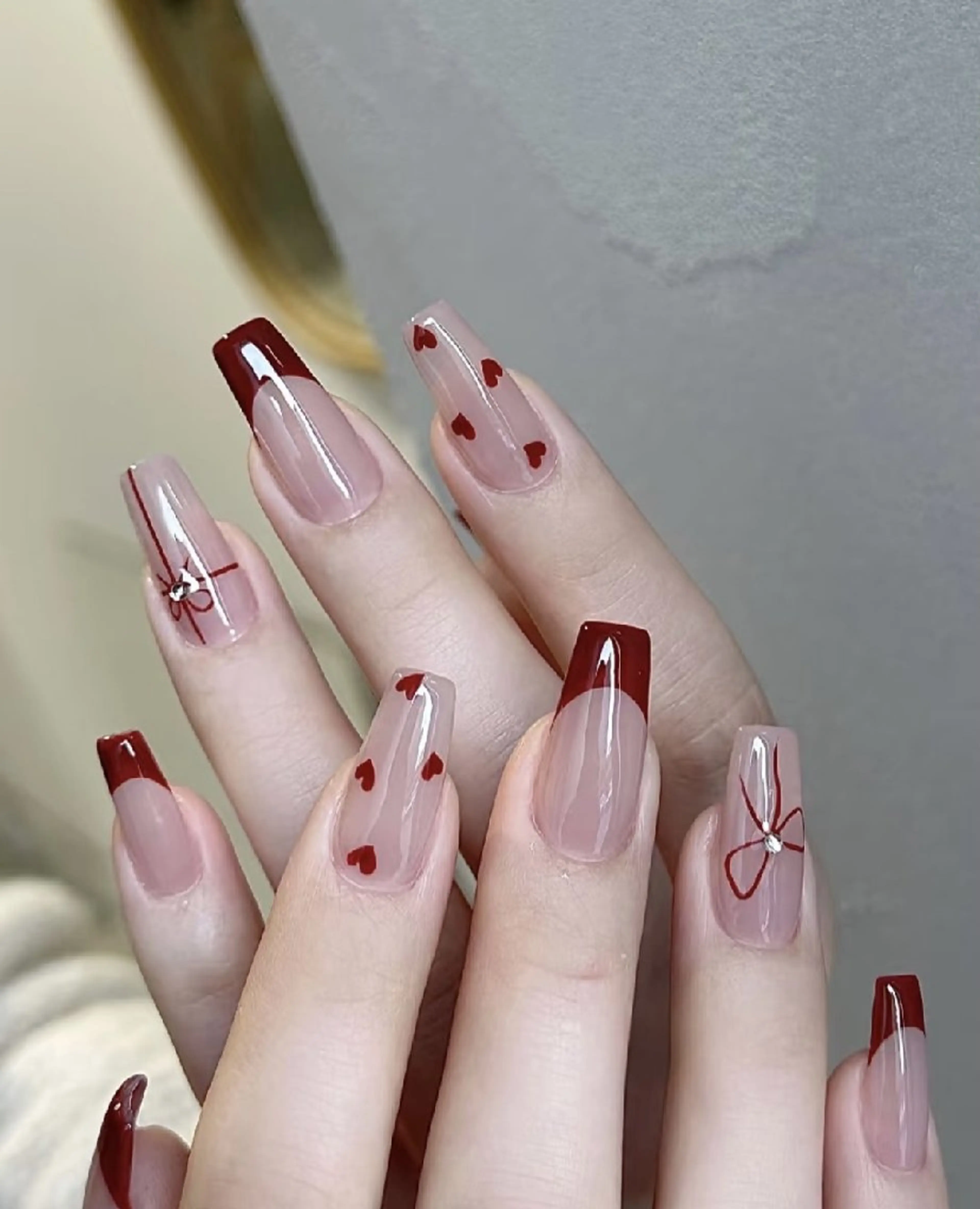 ネイル チークネイル 長さ出し フレンチネイル ジェルネイル キラキラネイル ハンドネイル UM Nail Salonのネイルデザイン