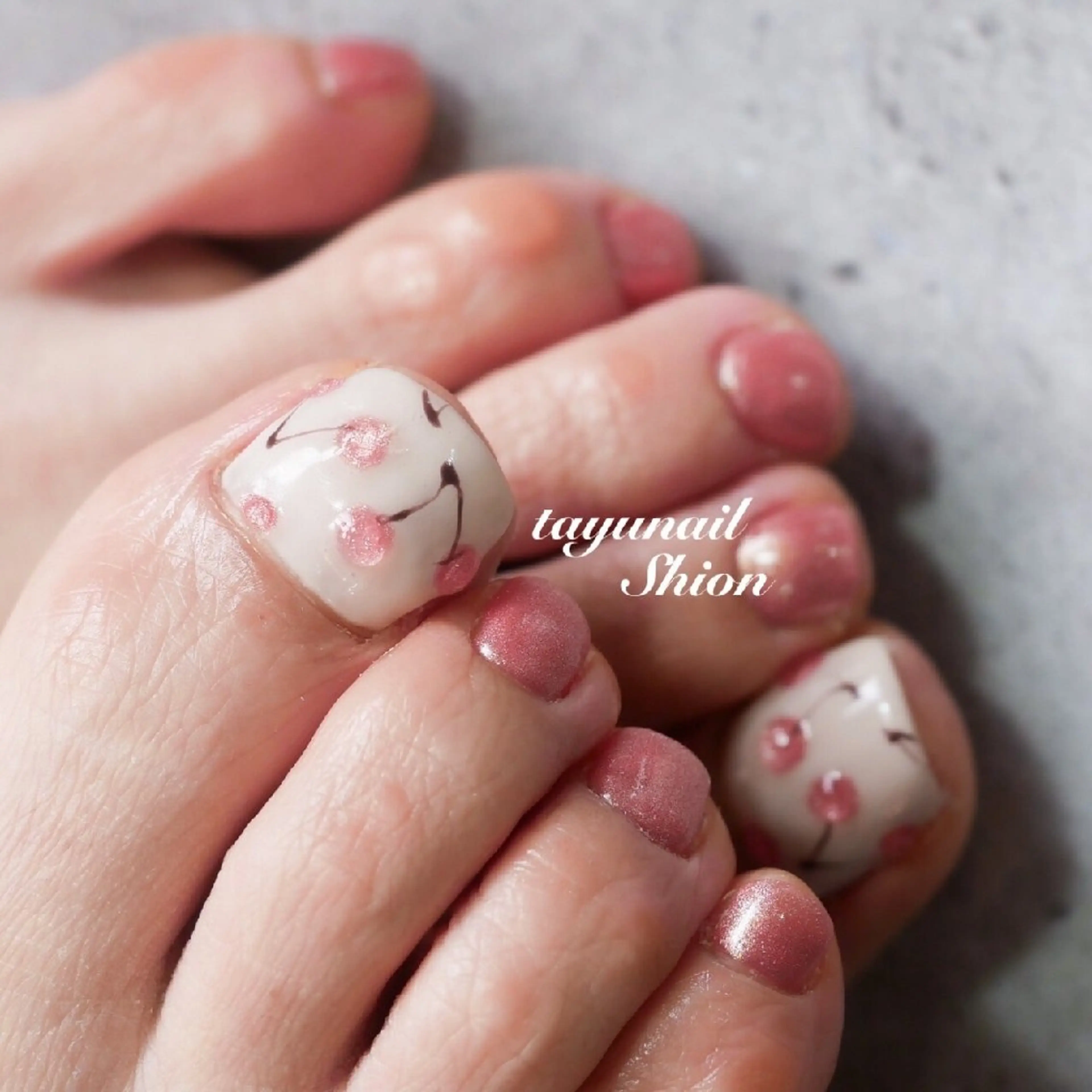 ネイル フットネイル ジェルネイル キラキラネイル マグネットネイル パラジェル ネイルサロン 【たゆnail】のネイルデザイン