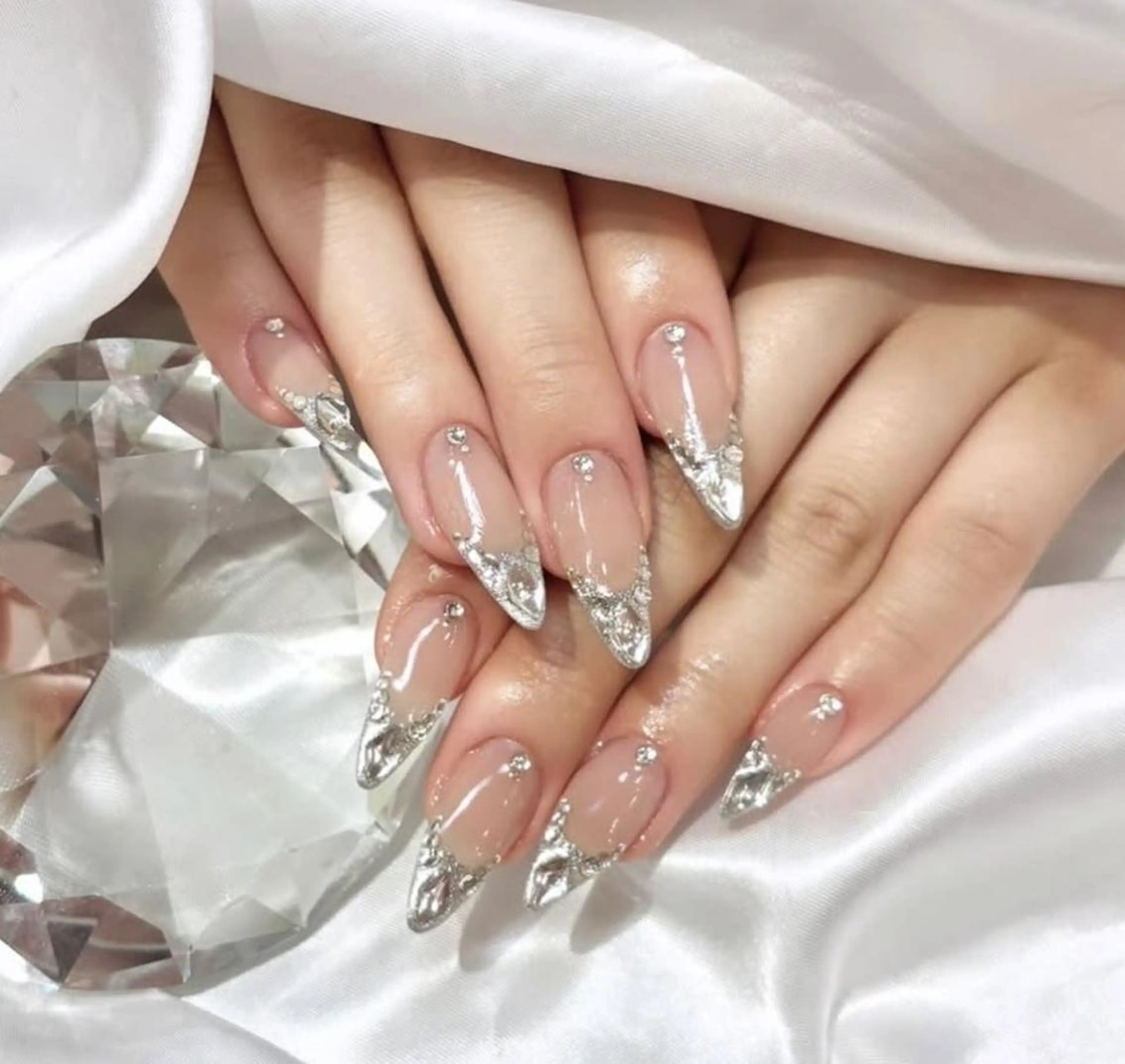 ネイル WISTERIA SAKAEのネイルデザイン