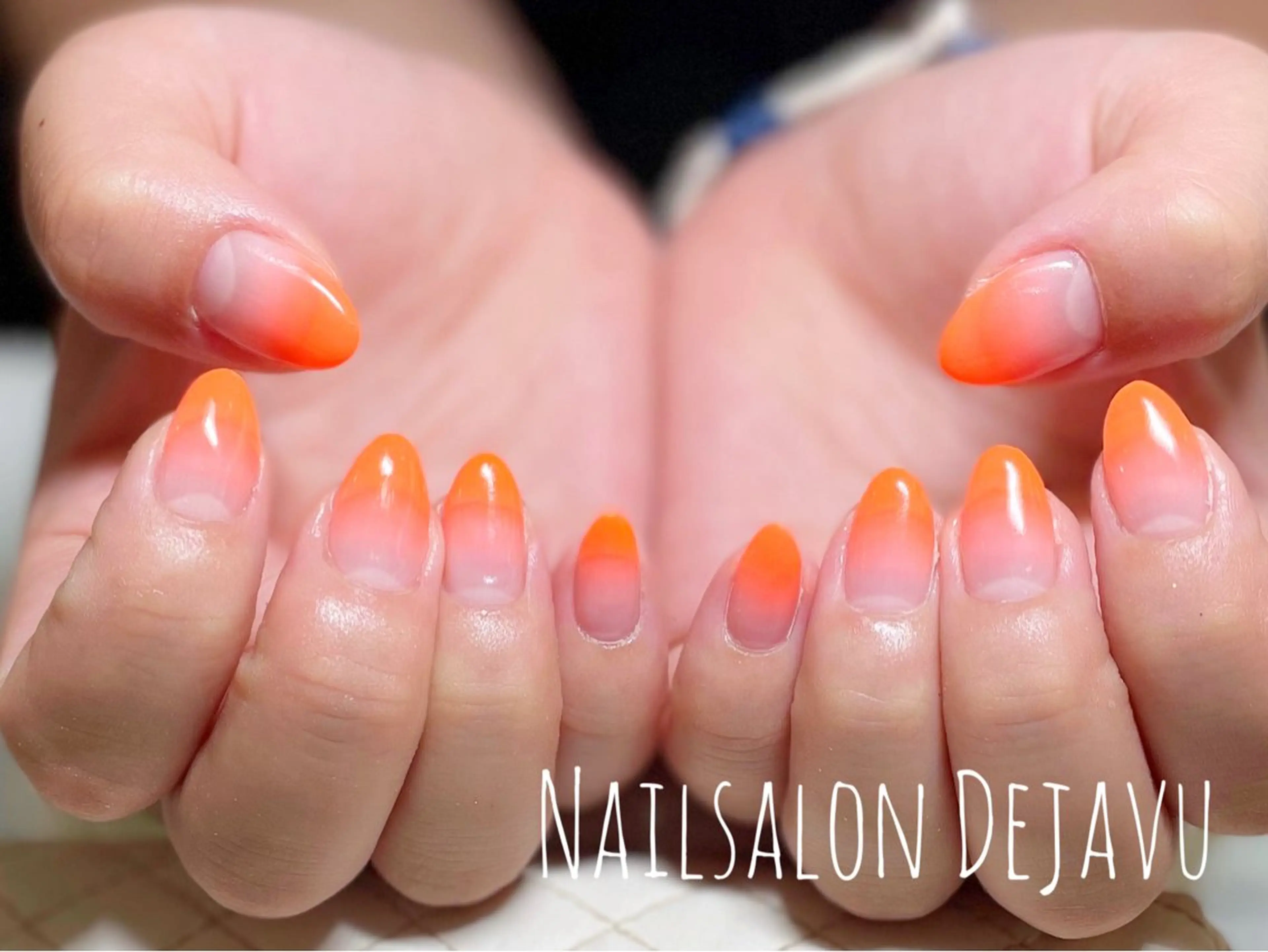 ネイル グラデーション オレンジ ハンドネイル Nail salon Dejavu 🌿のネイルデザイン