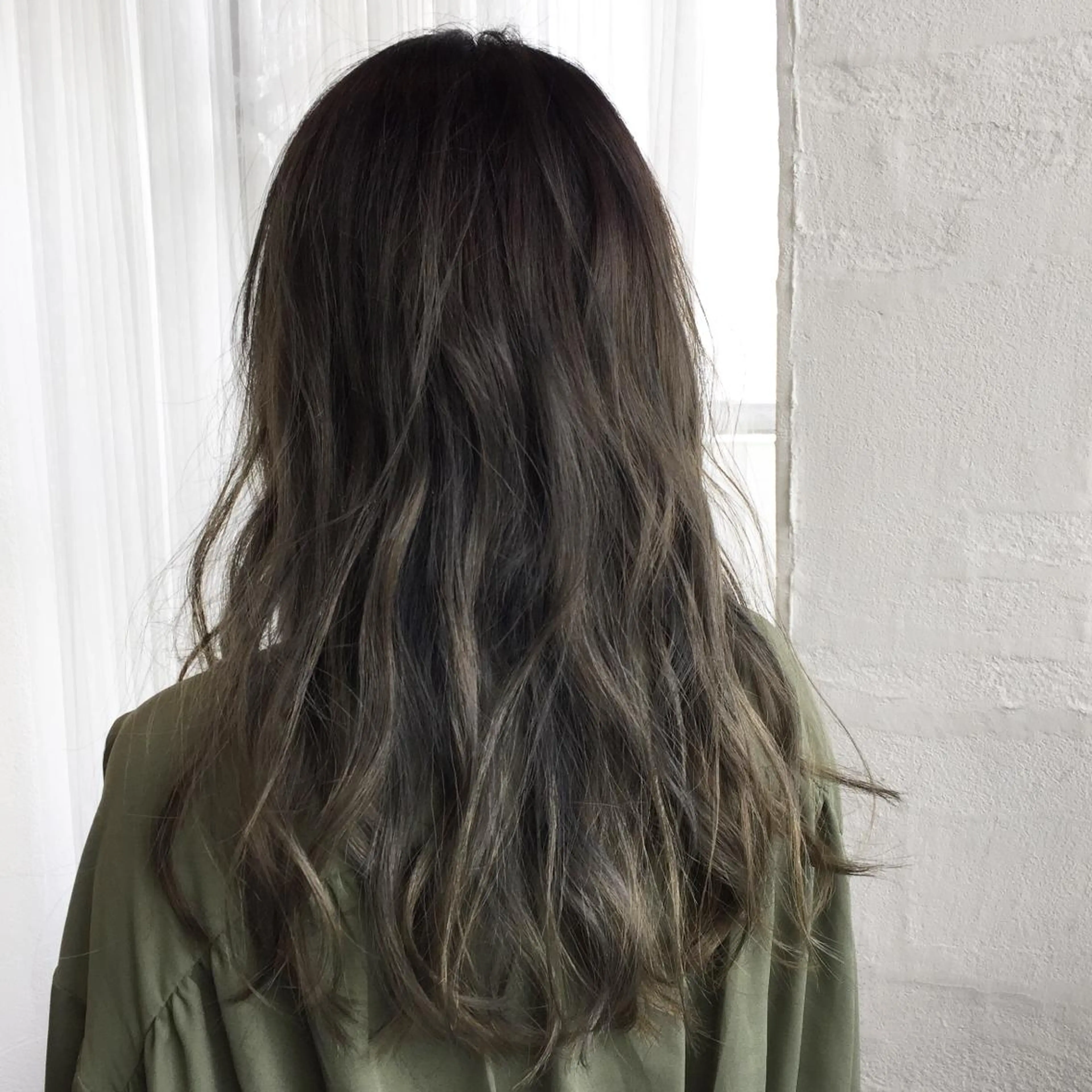 ロング カラー グラデーションカラー aW HAIRカンノ カナエのヘアスタイル