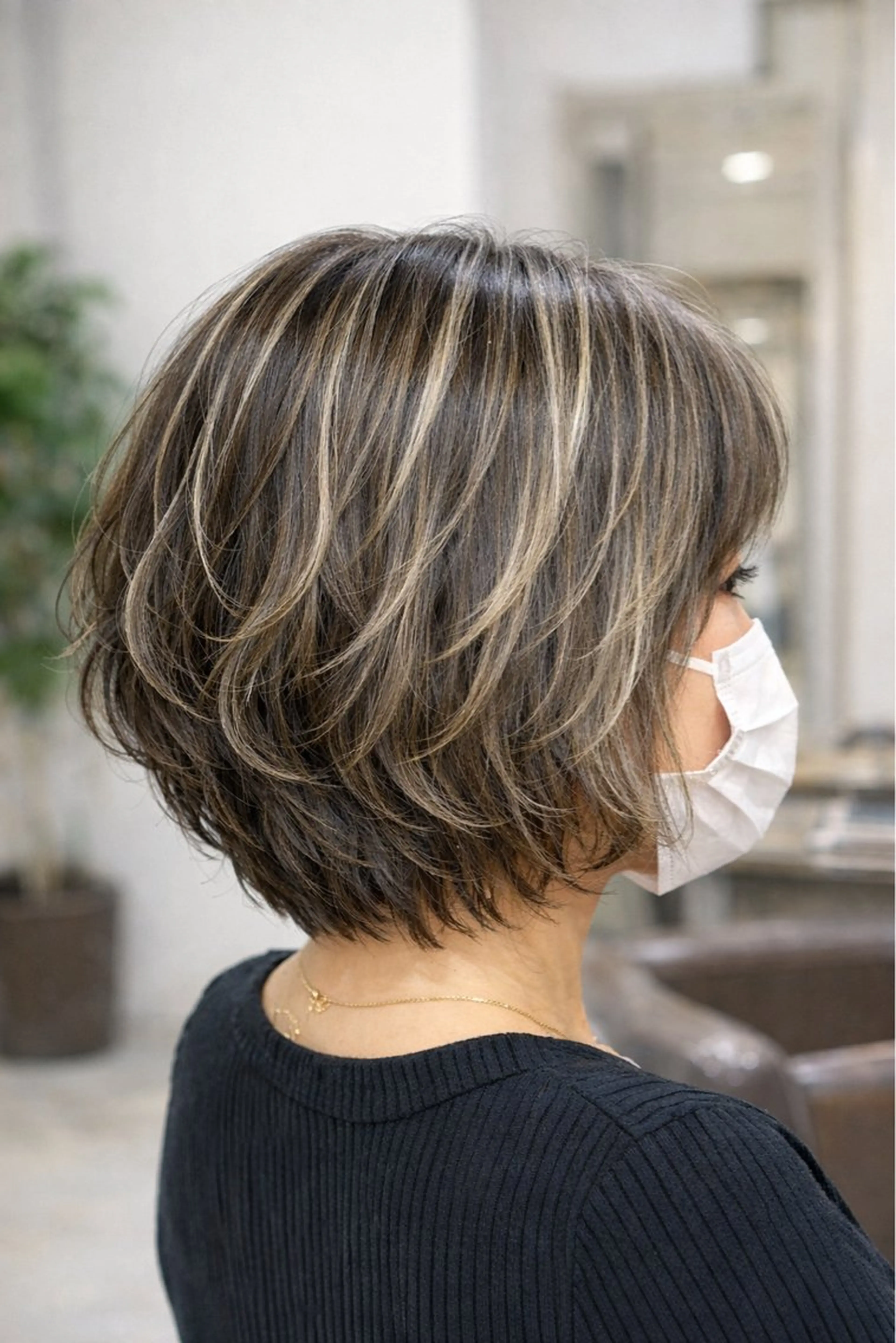 ショート ハイライト レイヤーカット ヘアカラー 白髪ぼかしのプロ ✨たいきのヘアスタイル