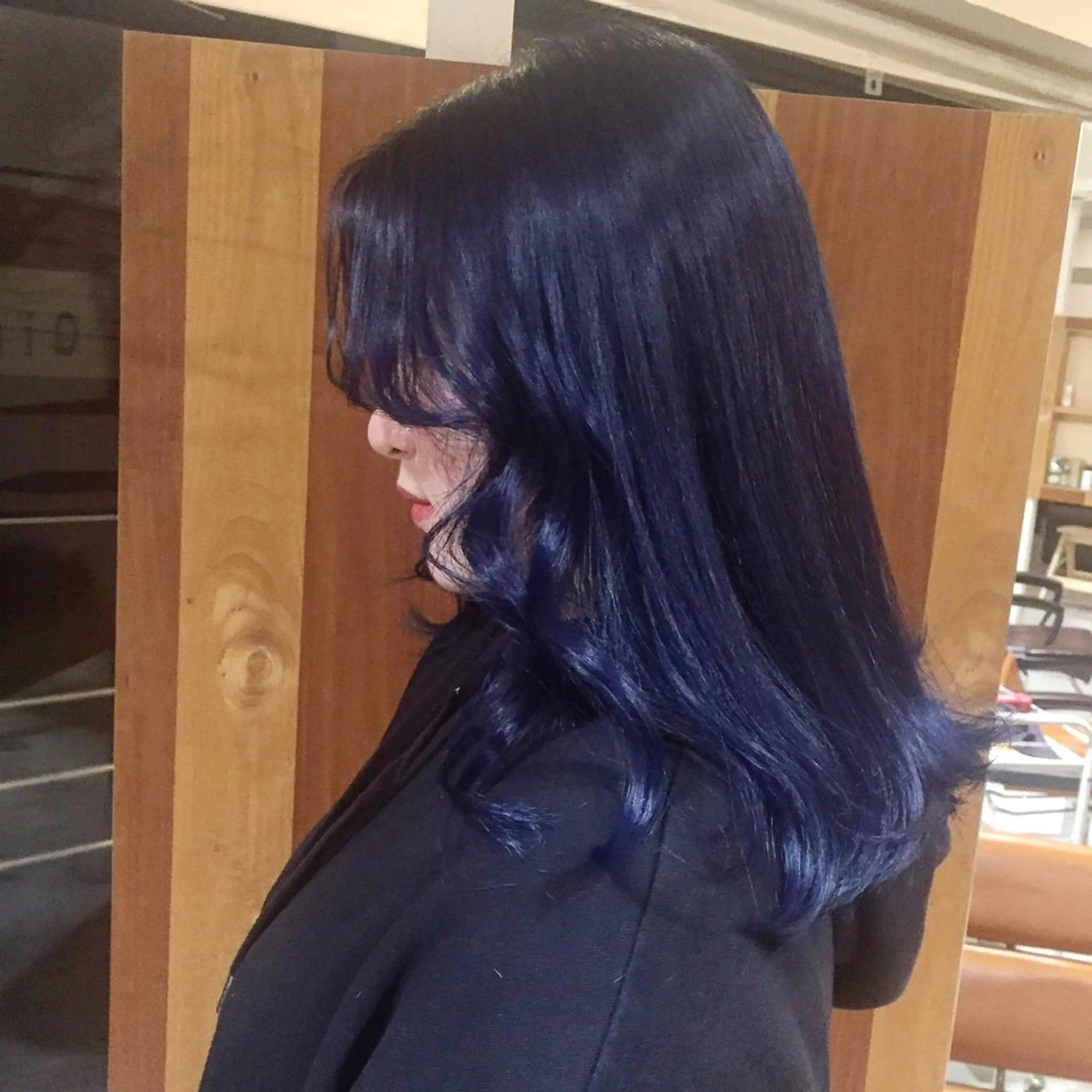 セミロング カラー ブリーチ ブルーカラー ネイビーカラー 髙橋 玲渚のヘアスタイル