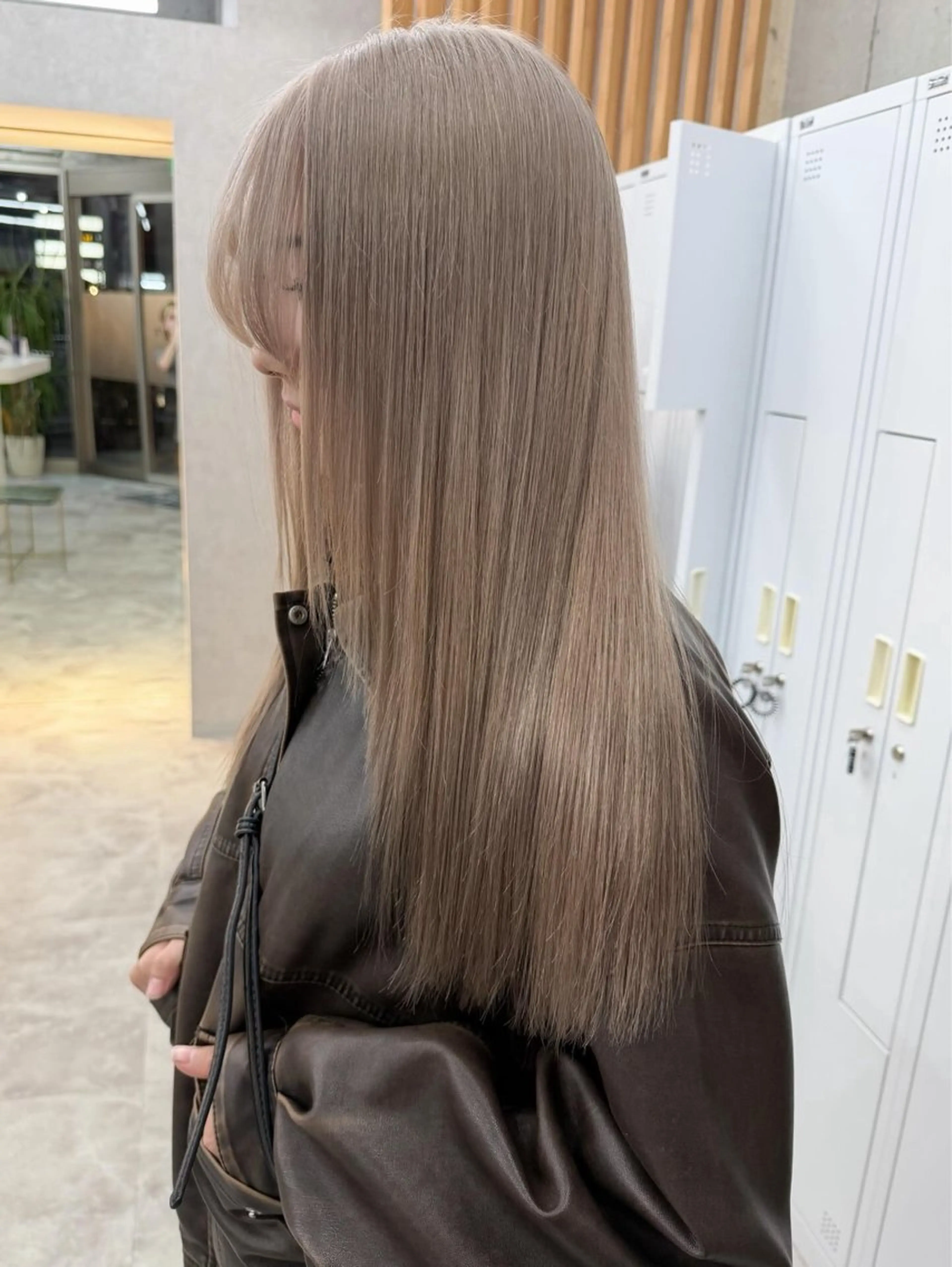 セミロング カラー ベージュカラー ブリーチ ブラウンカラー 透明感カラー ダブルカラー ヘアカラー ブリーチ/ベージュ 💕/momoaのヘアスタイル