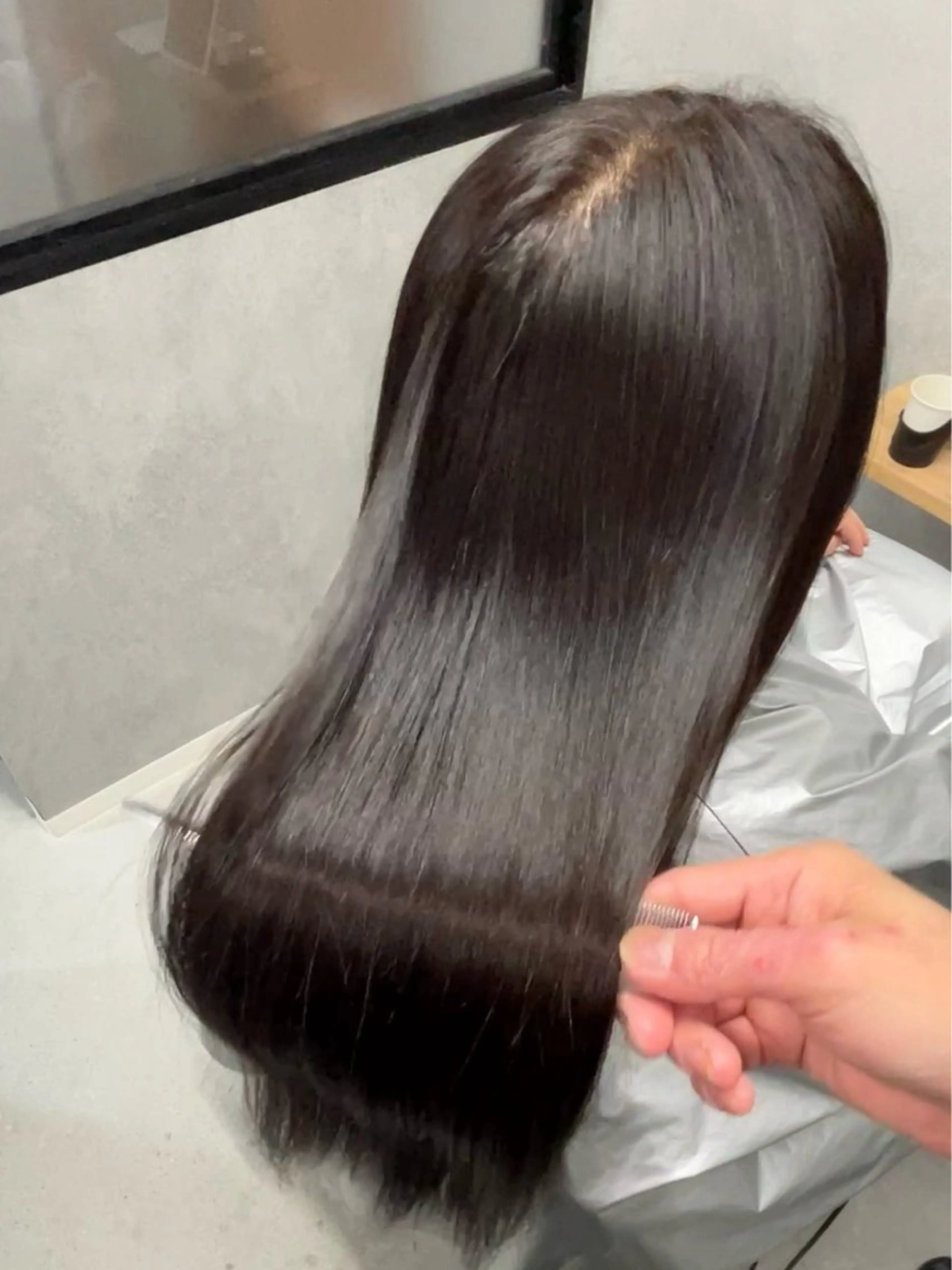 セミロング 髪質改善 縮毛矯正 透明感カラー/レイヤ ー/顔まわり/辻部のヘアスタイル