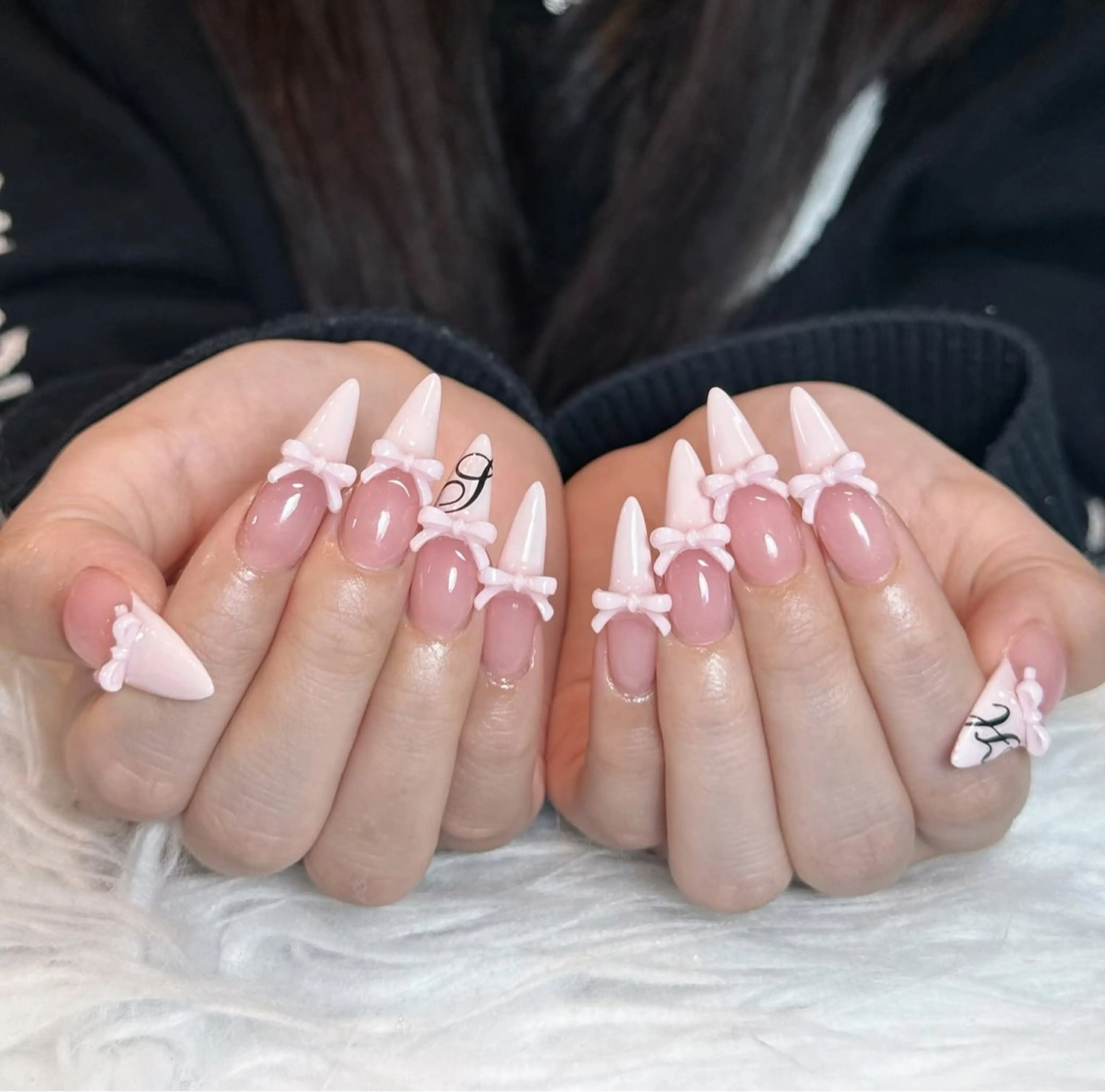 ネイル チークネイル ドット フレンチネイル グラデーション ハート ハンドネイル ハンドケア Eli Nails 新宿のネイルデザイン