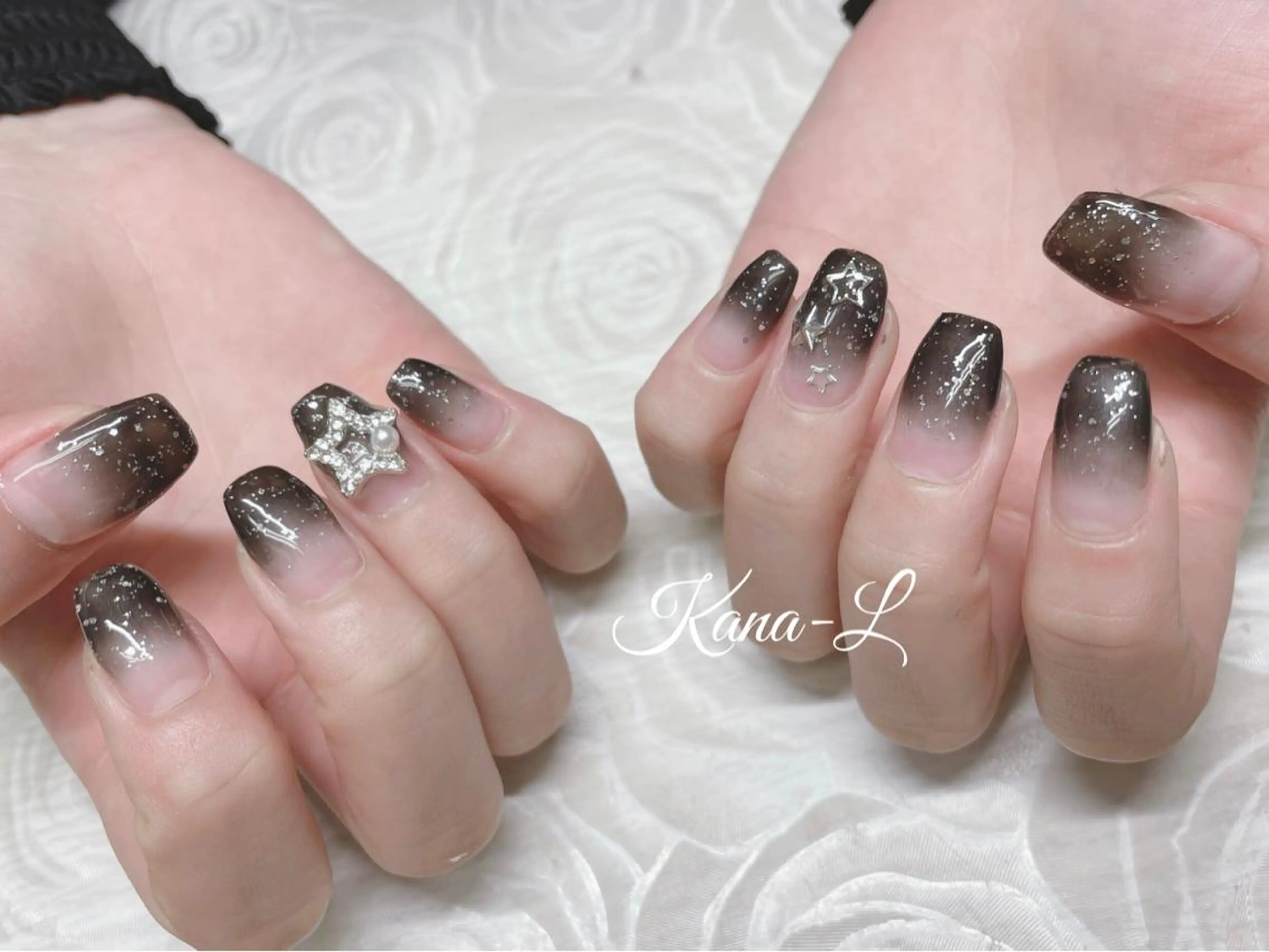 カラー ネイル 黒髪 グラデーションカラー ジェルネイル グラデーション パラジェル 芦辺 香奈のネイルデザイン