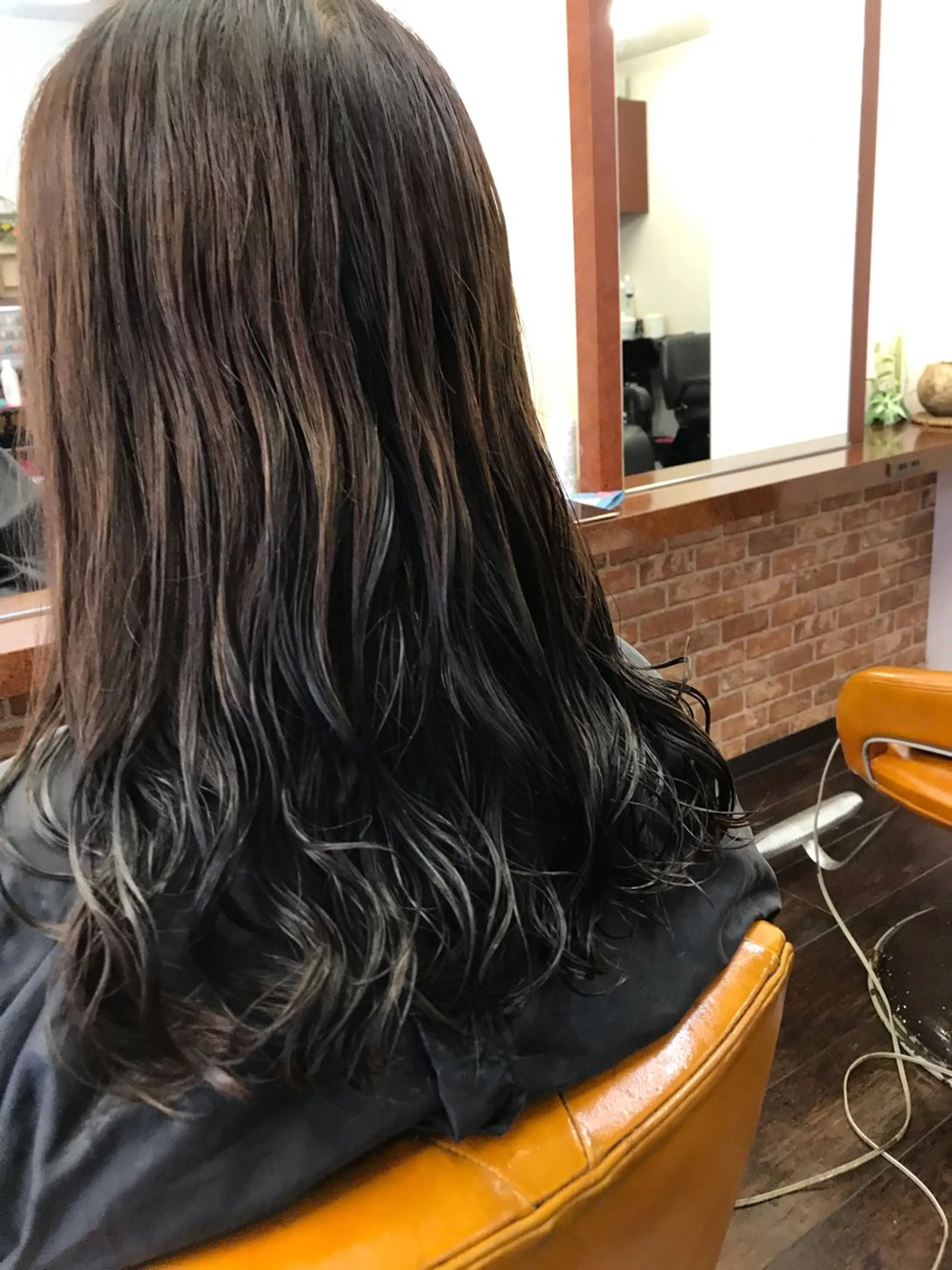 セミロング パーマ 桧山 真のヘアスタイル