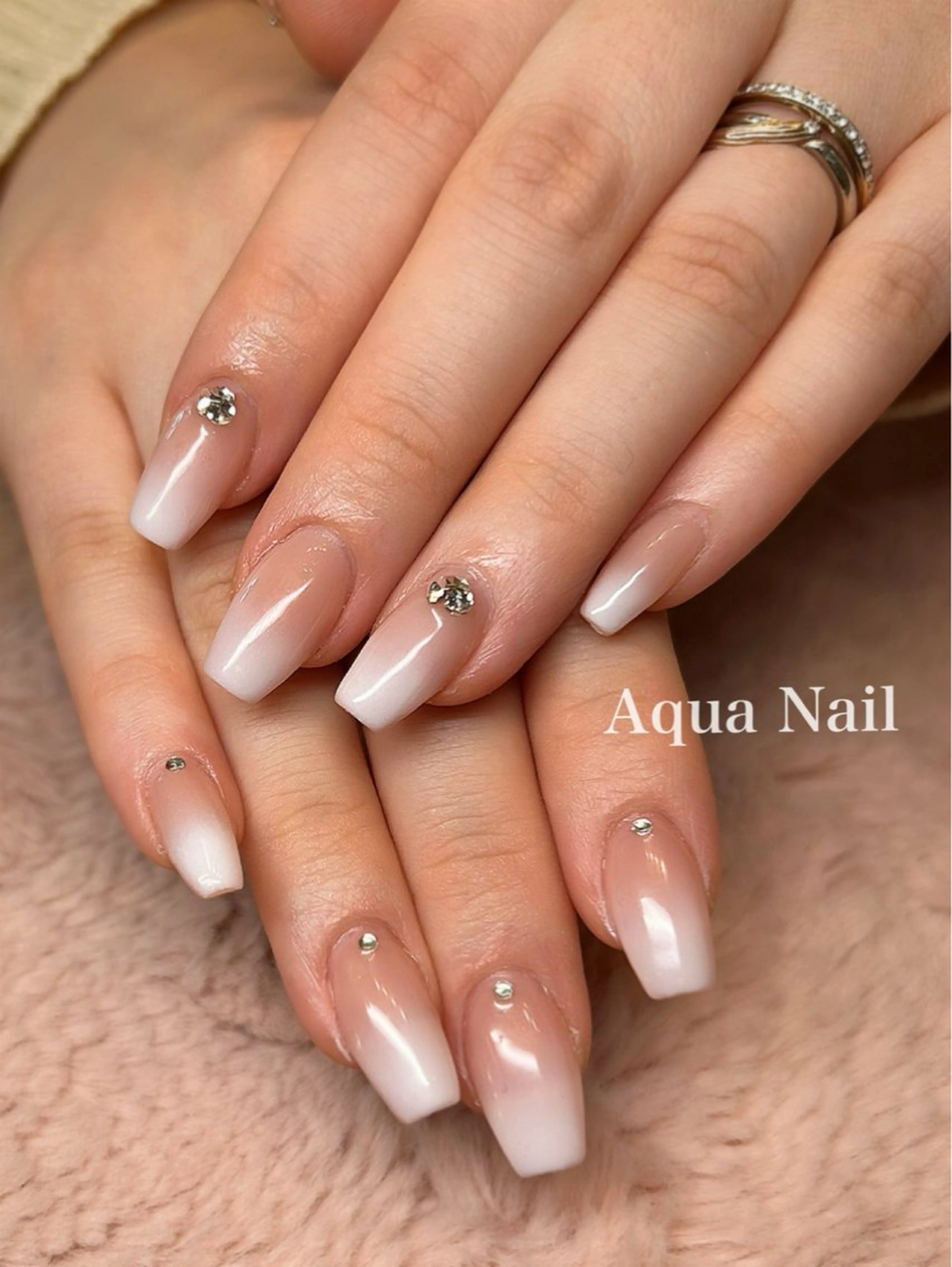 ネイル 氷ネイル・うるうるネイル キラキラネイル 韓国ネイル スカルプネイル ストーンネイル ハンドネイル AQUA NAILのネイルデザイン