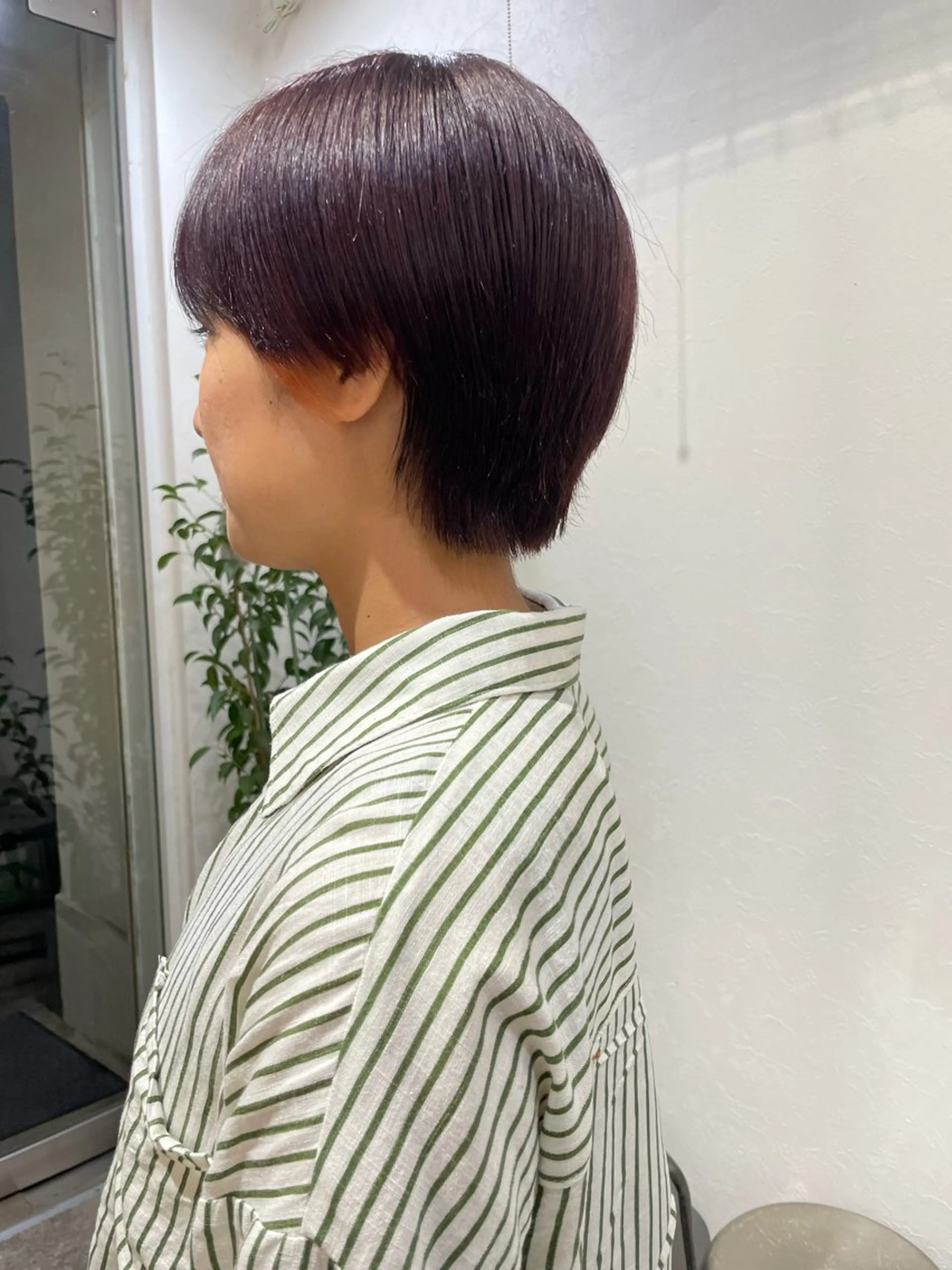ショート カラー インナーカラー バイオレットカラー カット ヘアカラー 水野谷愛/ボブ/ レイヤー/暖色カラーのヘアスタイル