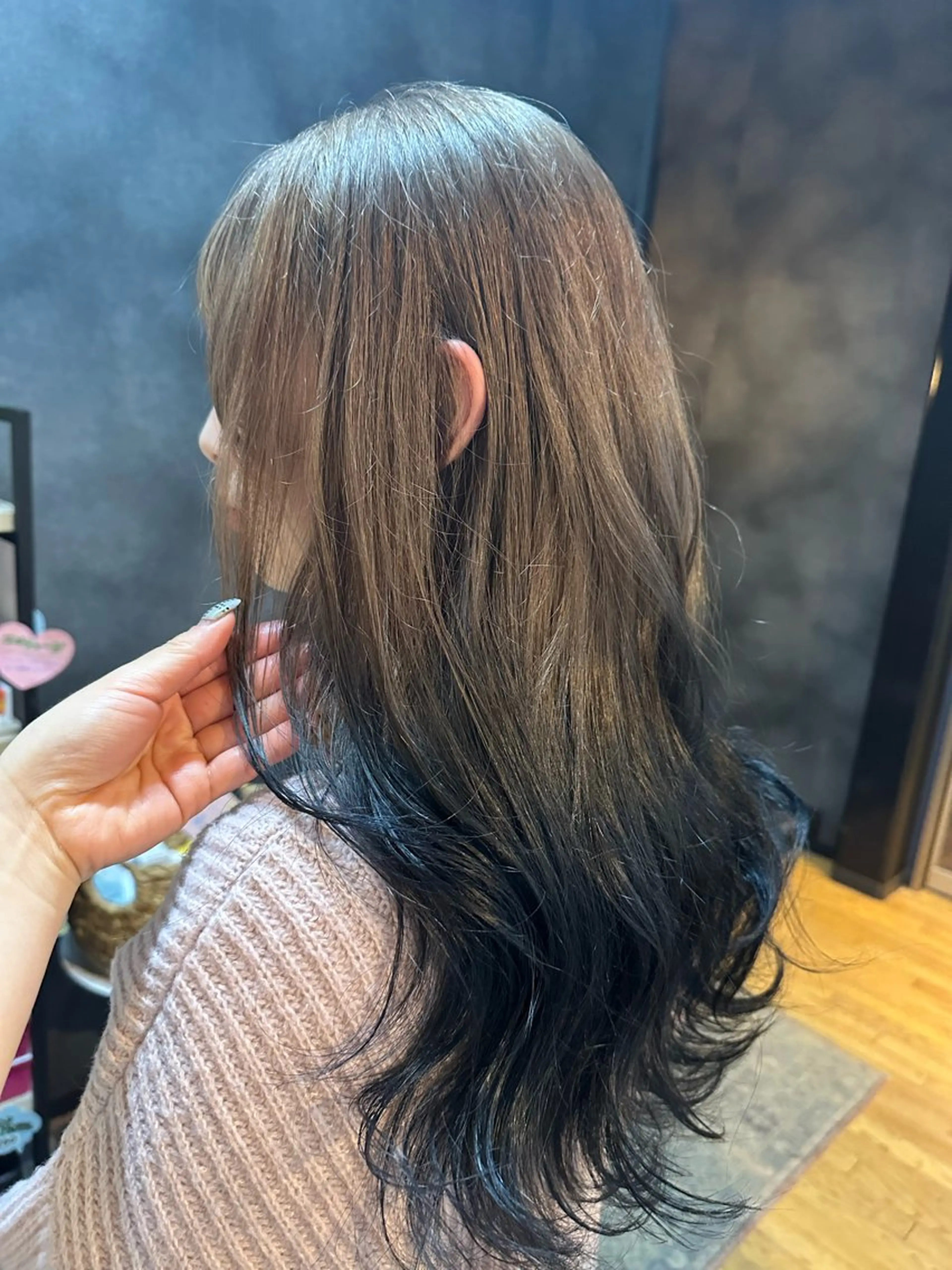 ロング ヘアカラー 坂庭 美夢のヘアスタイル