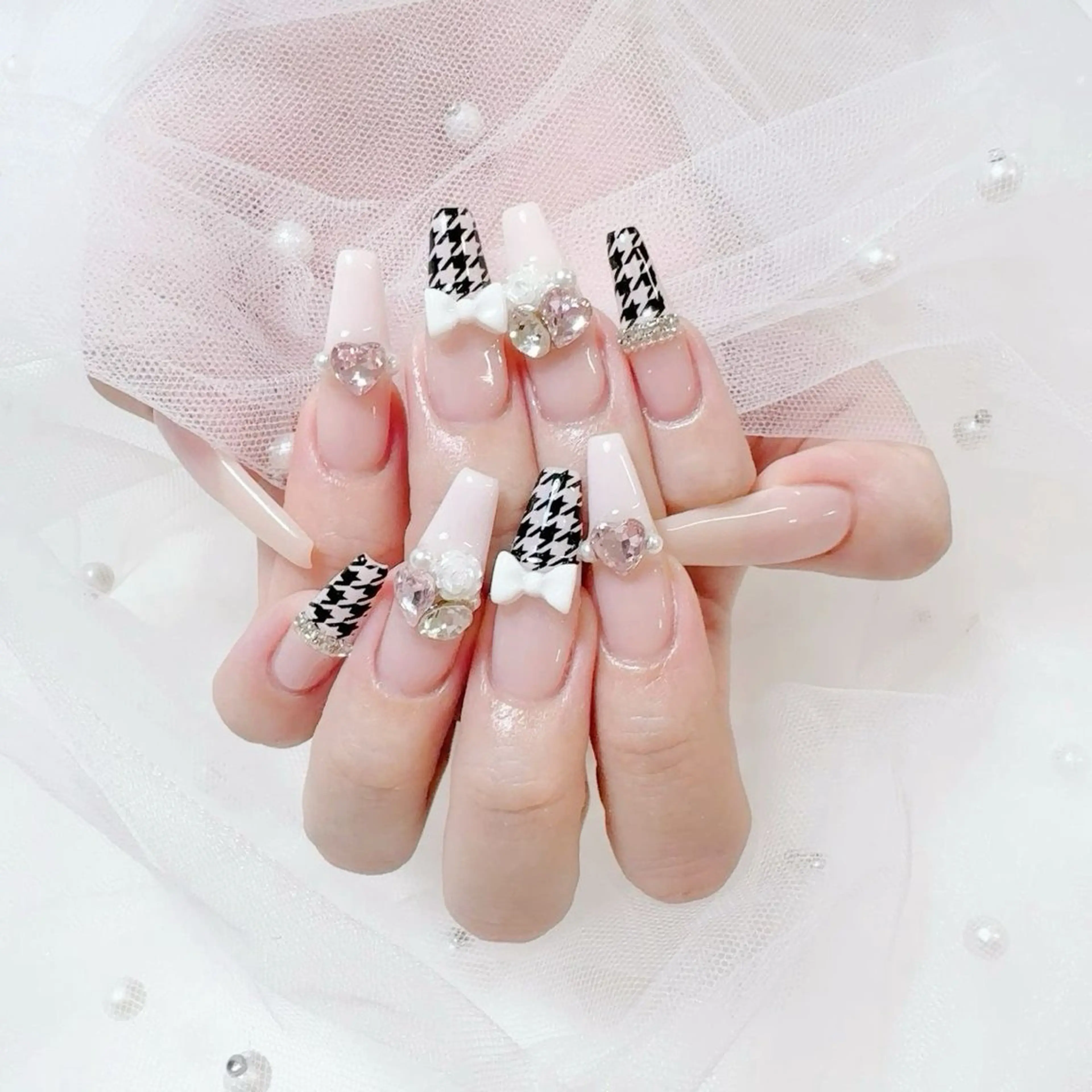 ネイル マグネットネイル ピンク ネイルチップ 冬ネイル Lee Nailsのネイルデザイン