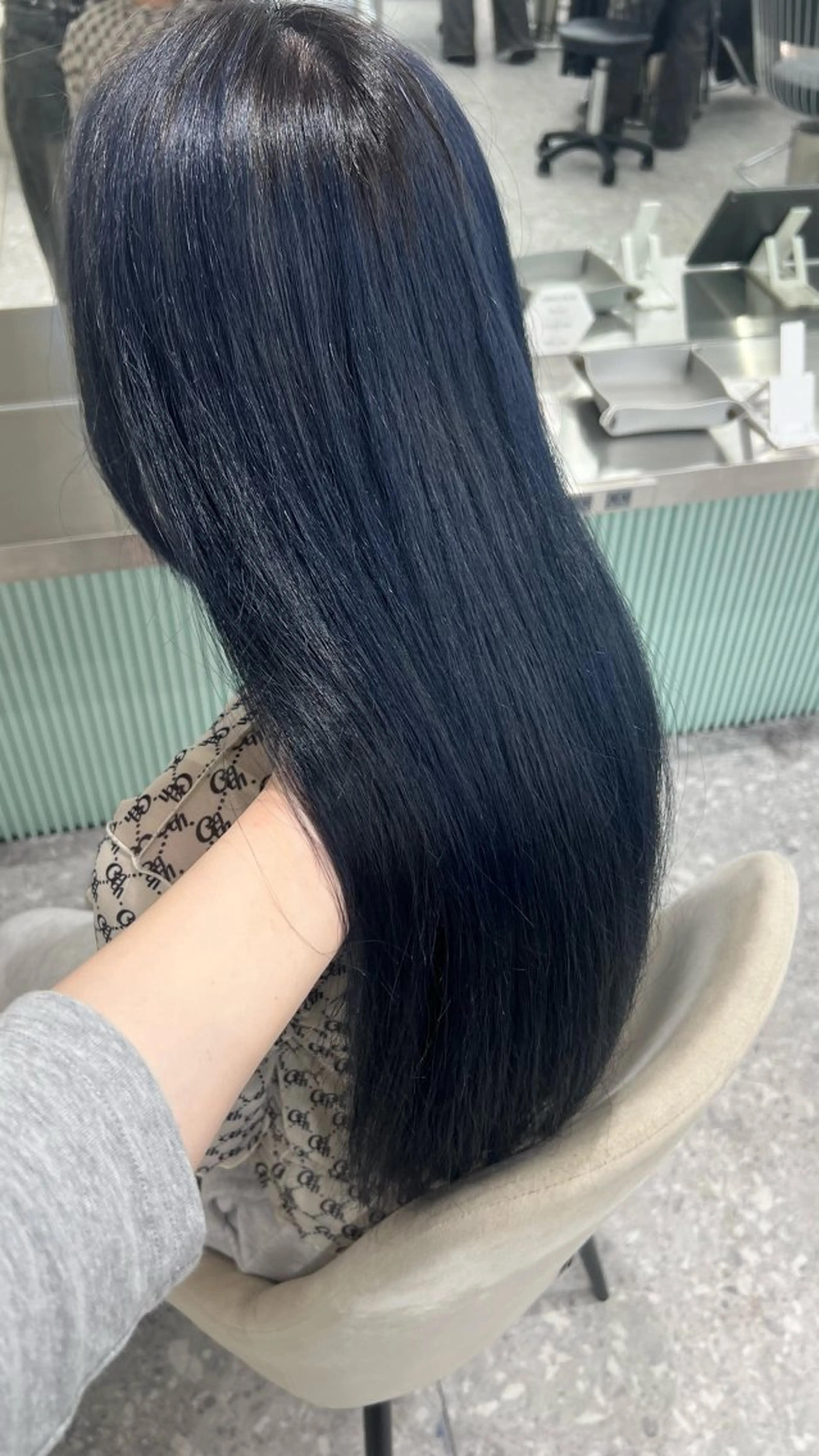 カラー 黒髪 ブリーチ ブルーカラー ブルーブラック ダブルカラー ヘアカラー あ い か 🎀 レイヤーカットのヘアスタイル