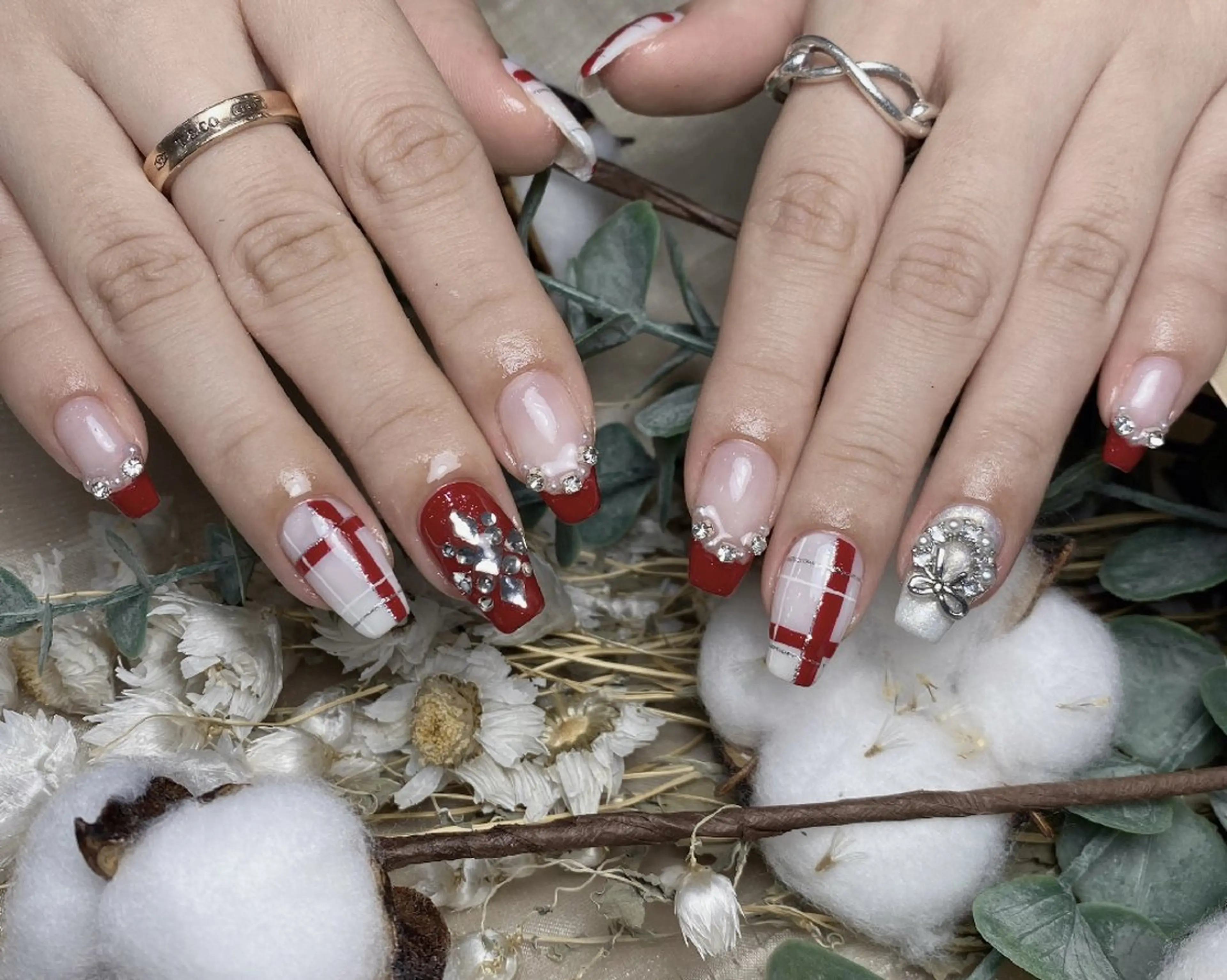 ネイル 冬ネイル クリスマス ハンドネイル UM Nail Salonのネイルデザイン