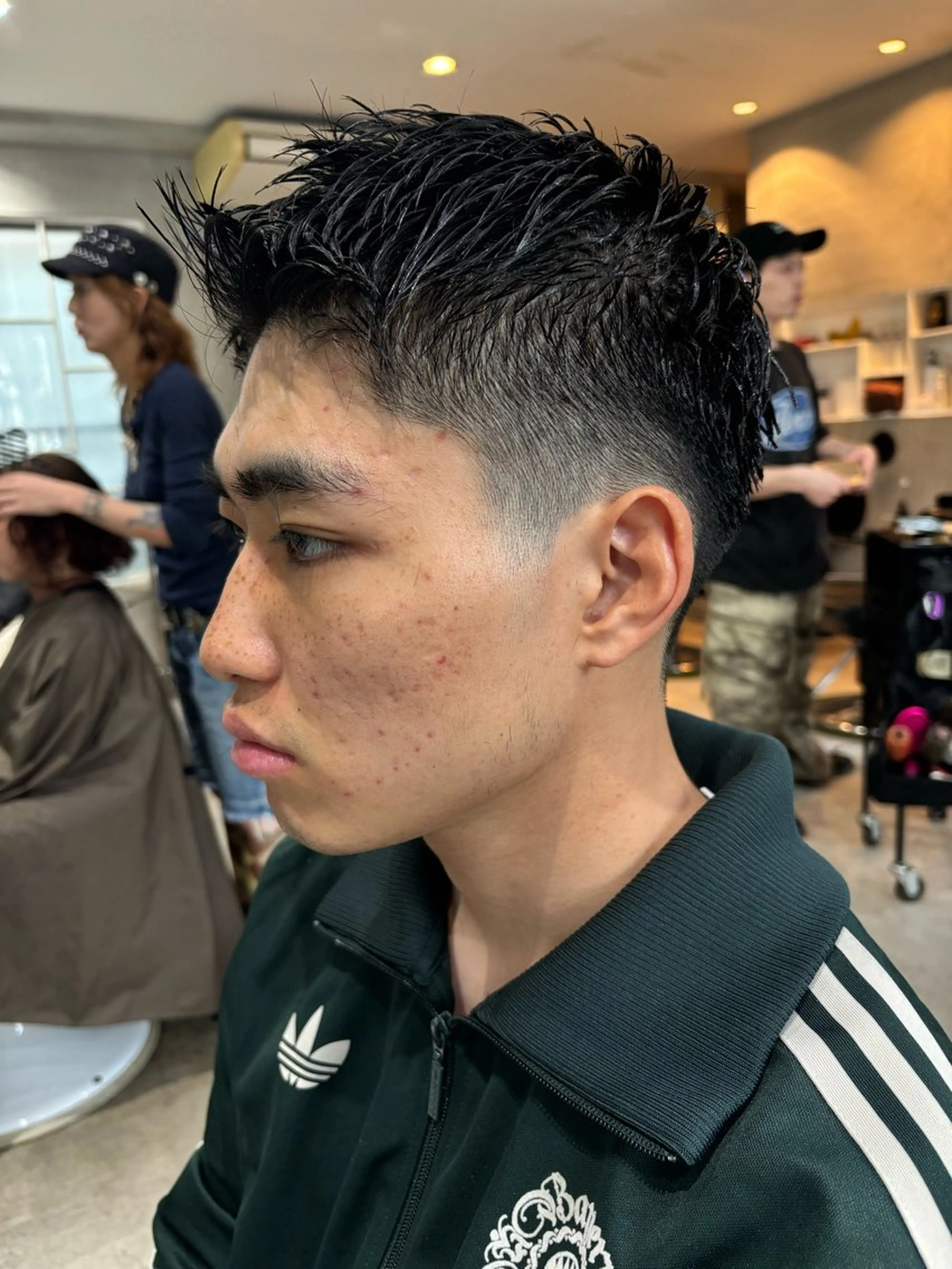 ショート パーマ メンズ フェードカット 刈り上げ ショートヘア 中目黒メンズ刈り上げ Harunaのヘアスタイル