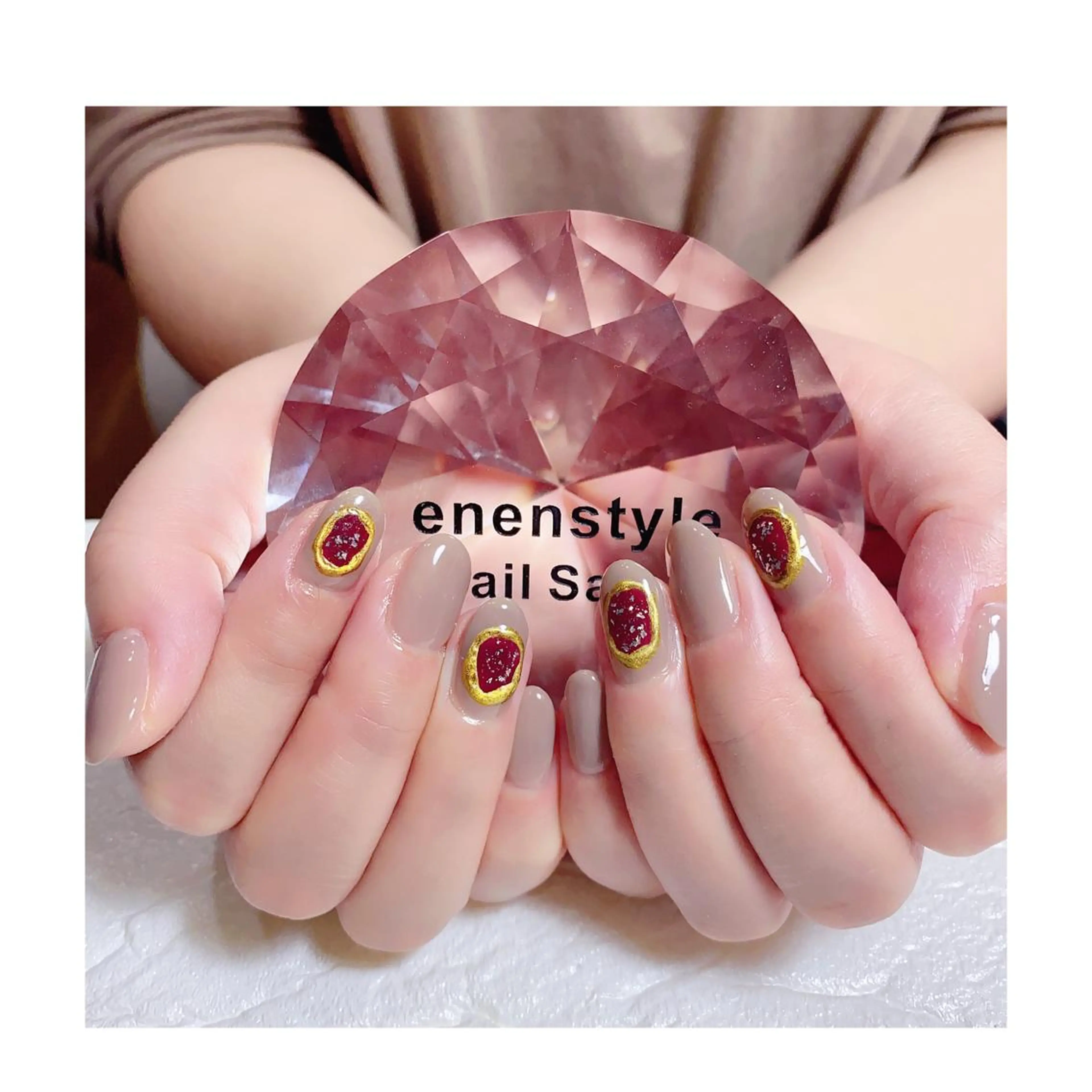 ミディアム ネイル ジェルネイル ニュアンスネイル オフィスネイル ワンカラーネイル パラジェル ハンドネイル 👑enen style👑のネイルデザイン