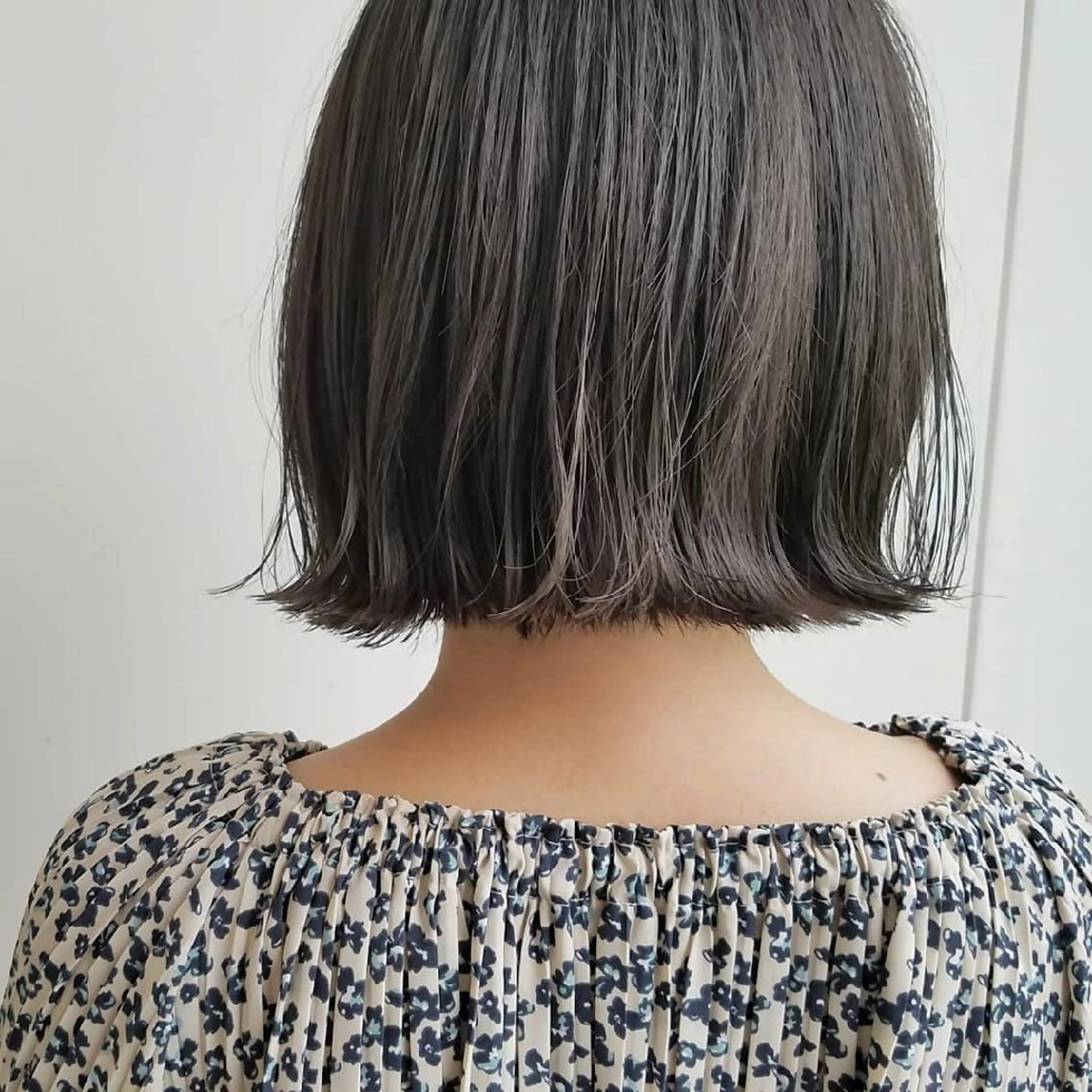 ショート カラー ヘアアレンジ パーマ アッシュ アッシュグレー ボブ 外ハネヘア iplus まつげ、眉毛、耳つぼのマツエク・マツパデザイン