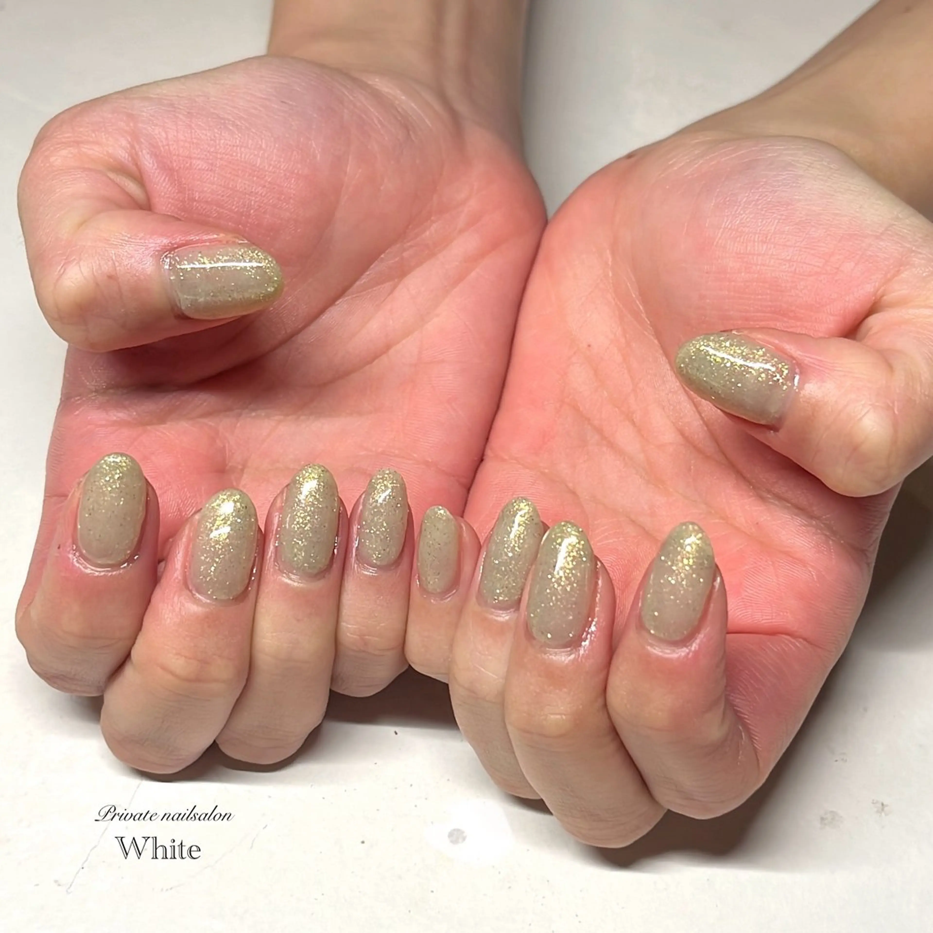 ネイル ゴールド グリーン キラキラネイル ラメ(グリッター) ニュアンスネイル ハンドネイル SAKASHITA KEIのネイルデザイン