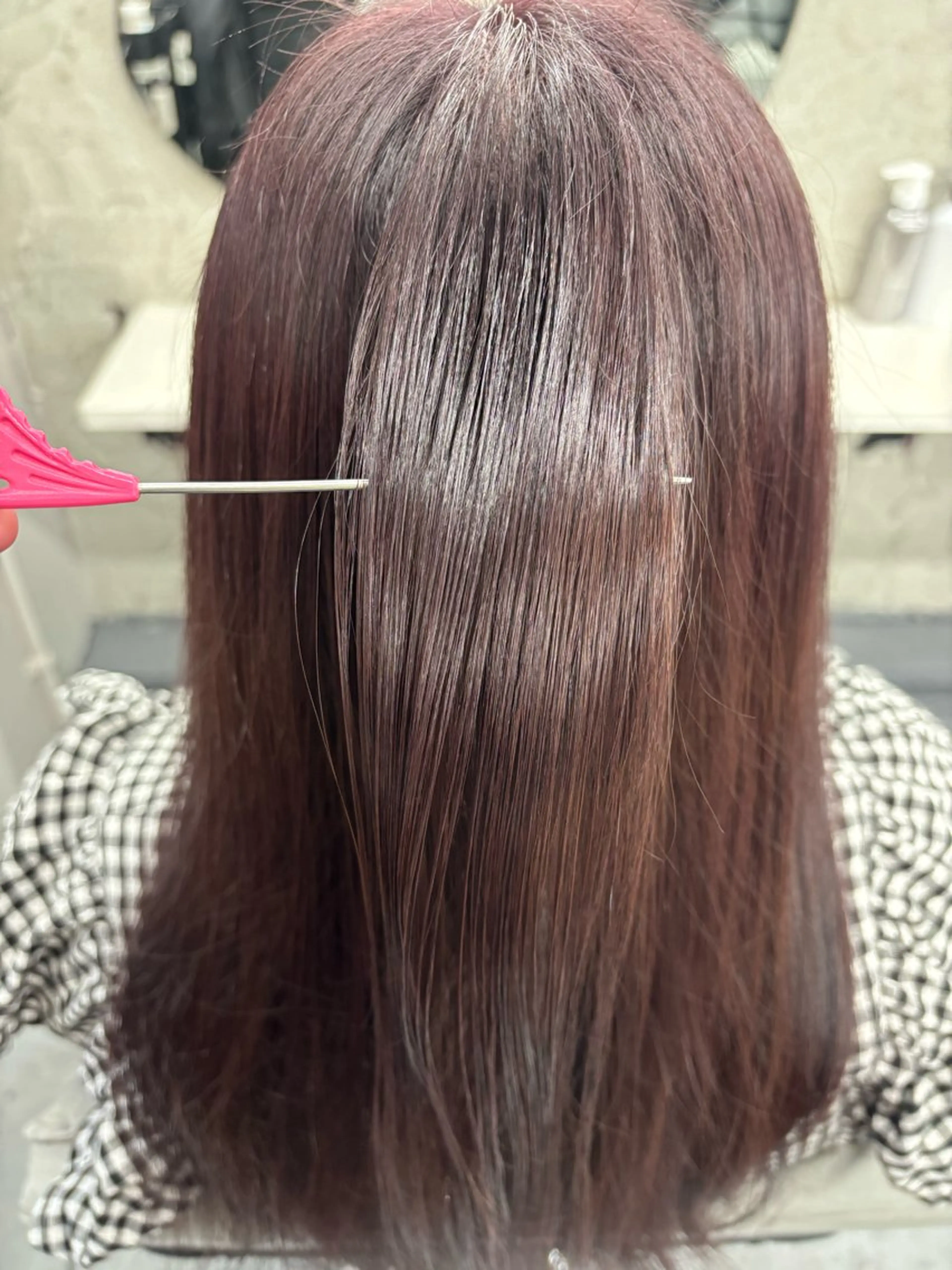 セミロング カラー 腰越 麻奈のヘアスタイル