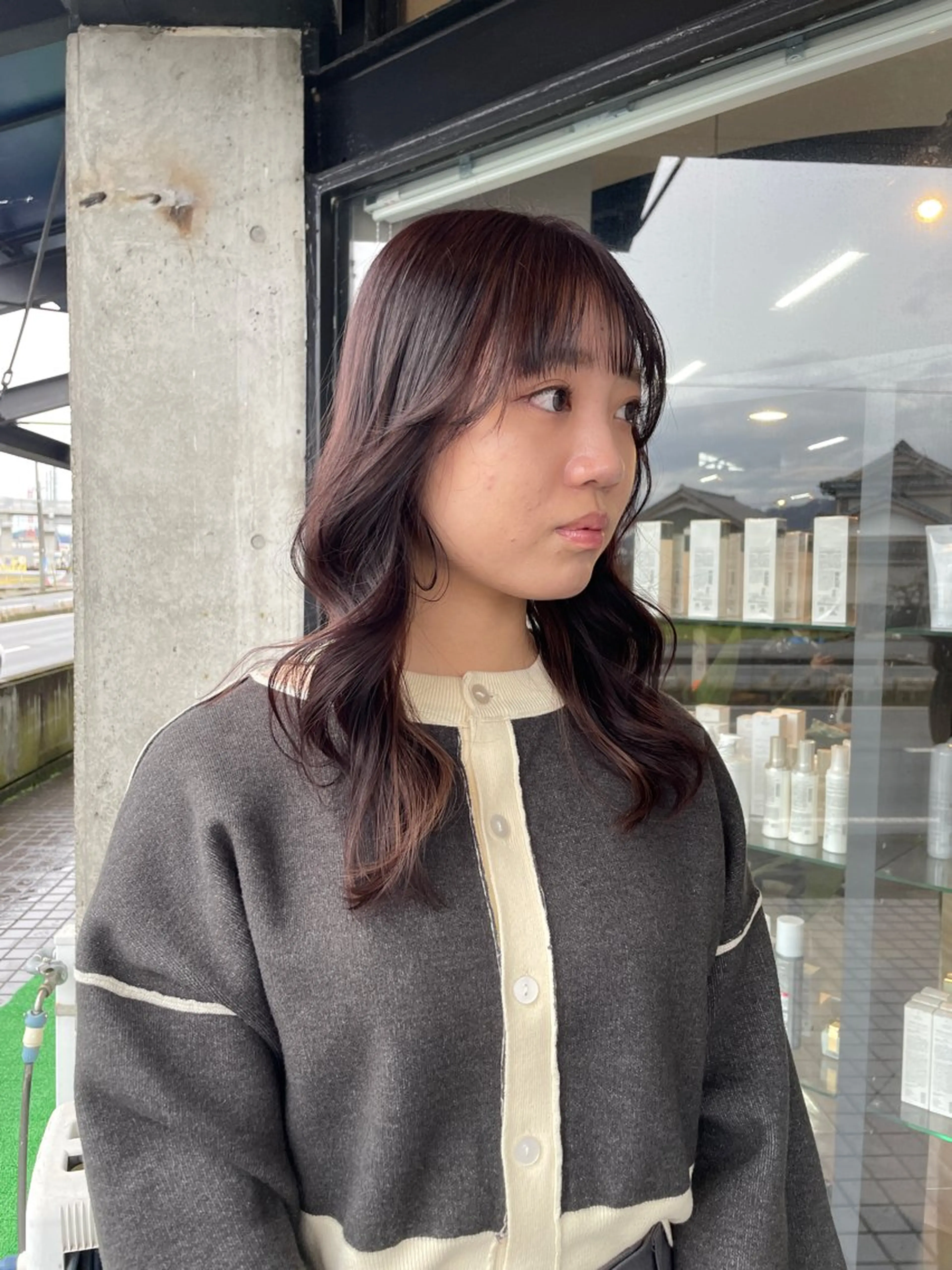 ミディアム レイヤーカット マキノ キョウカのヘアスタイル