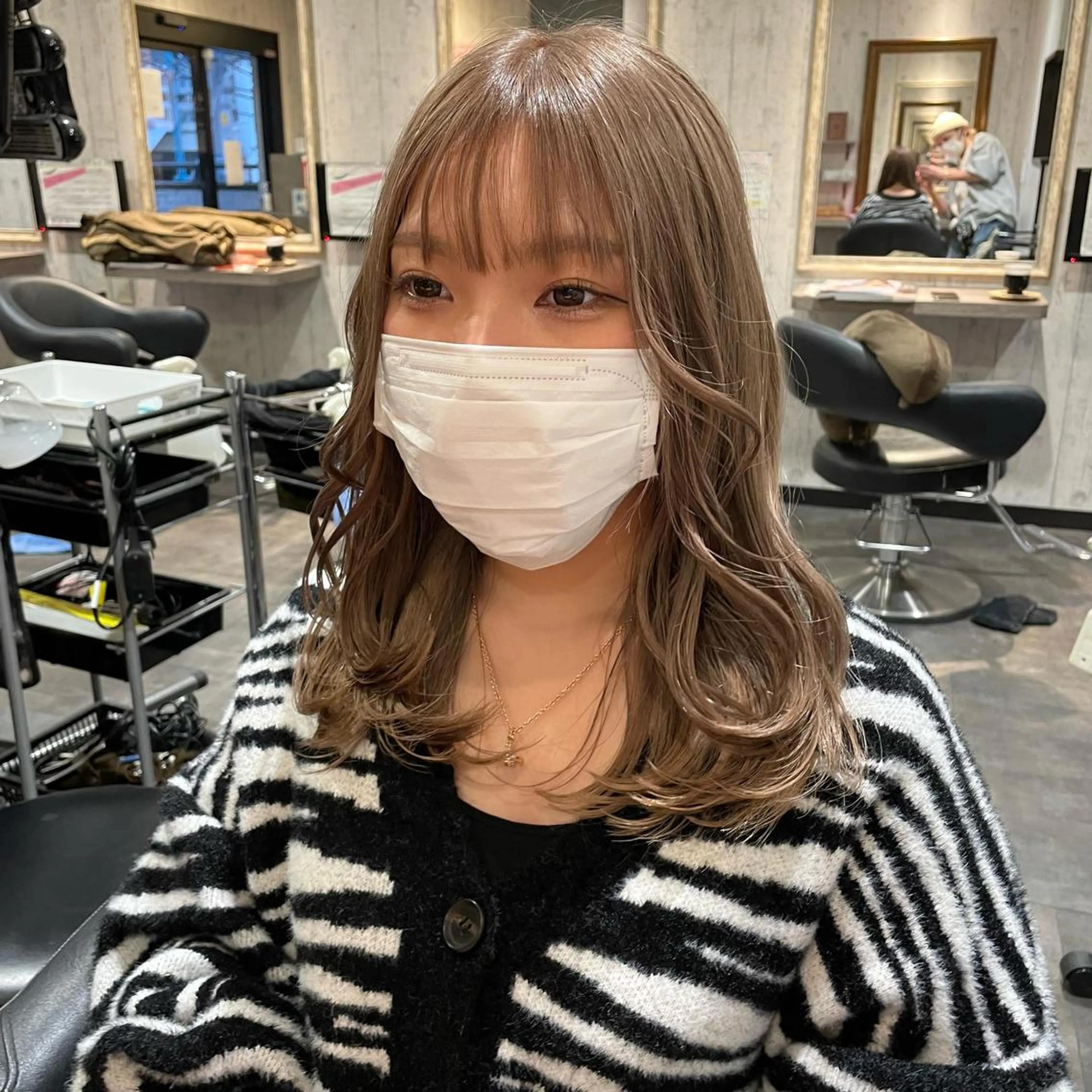 セミロング カラー ベージュカラー ミルクティーベージュ 顔まわりレイヤー 顔周りカット レイヤーカット カット ヘアカラー Wataru 髪質改善カラー💎のヘアスタイル