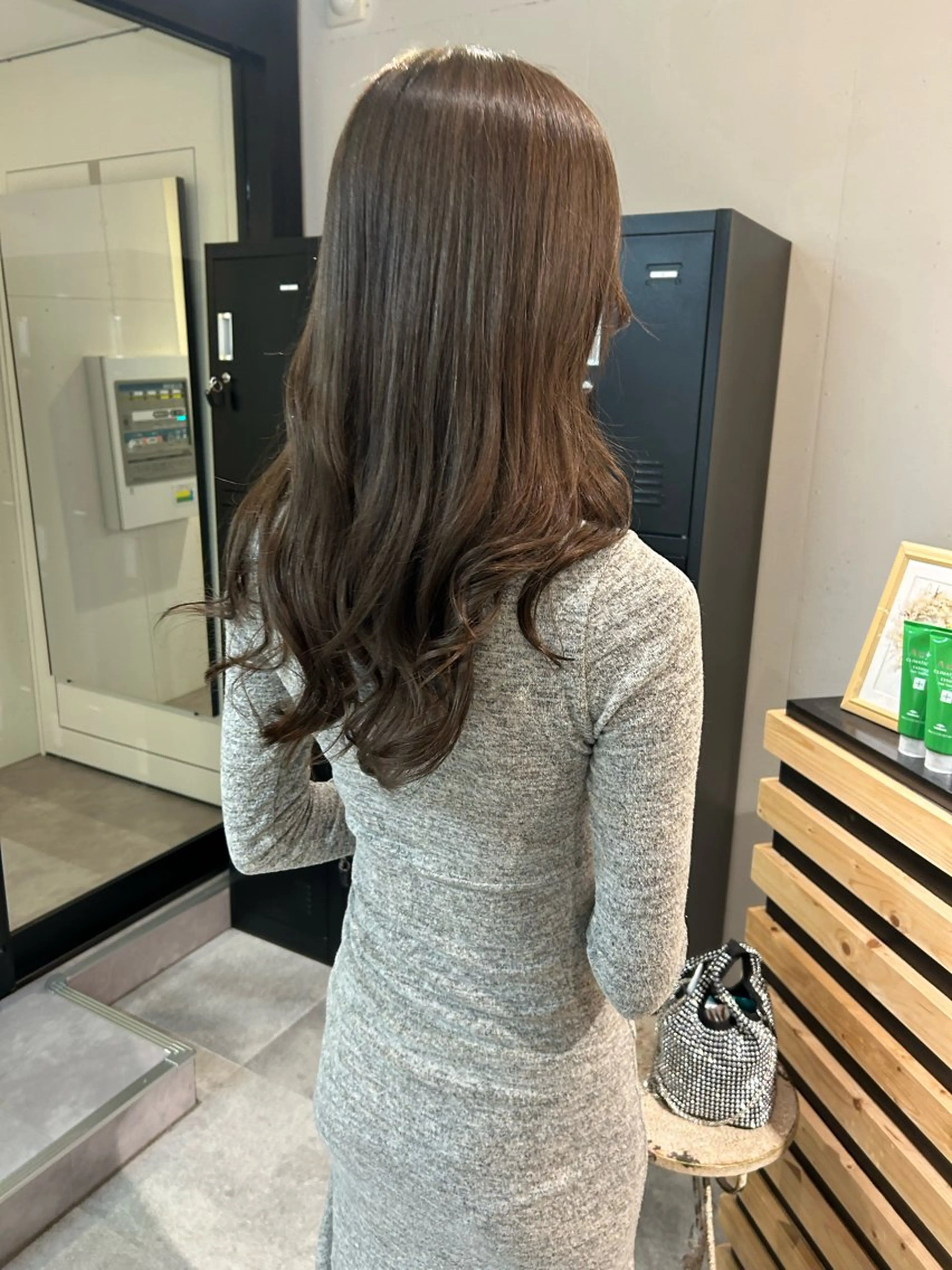 ミディアム カラー オリーブカラー ヘアカラー ウルフカット レイヤーカット上柿のヘアスタイル