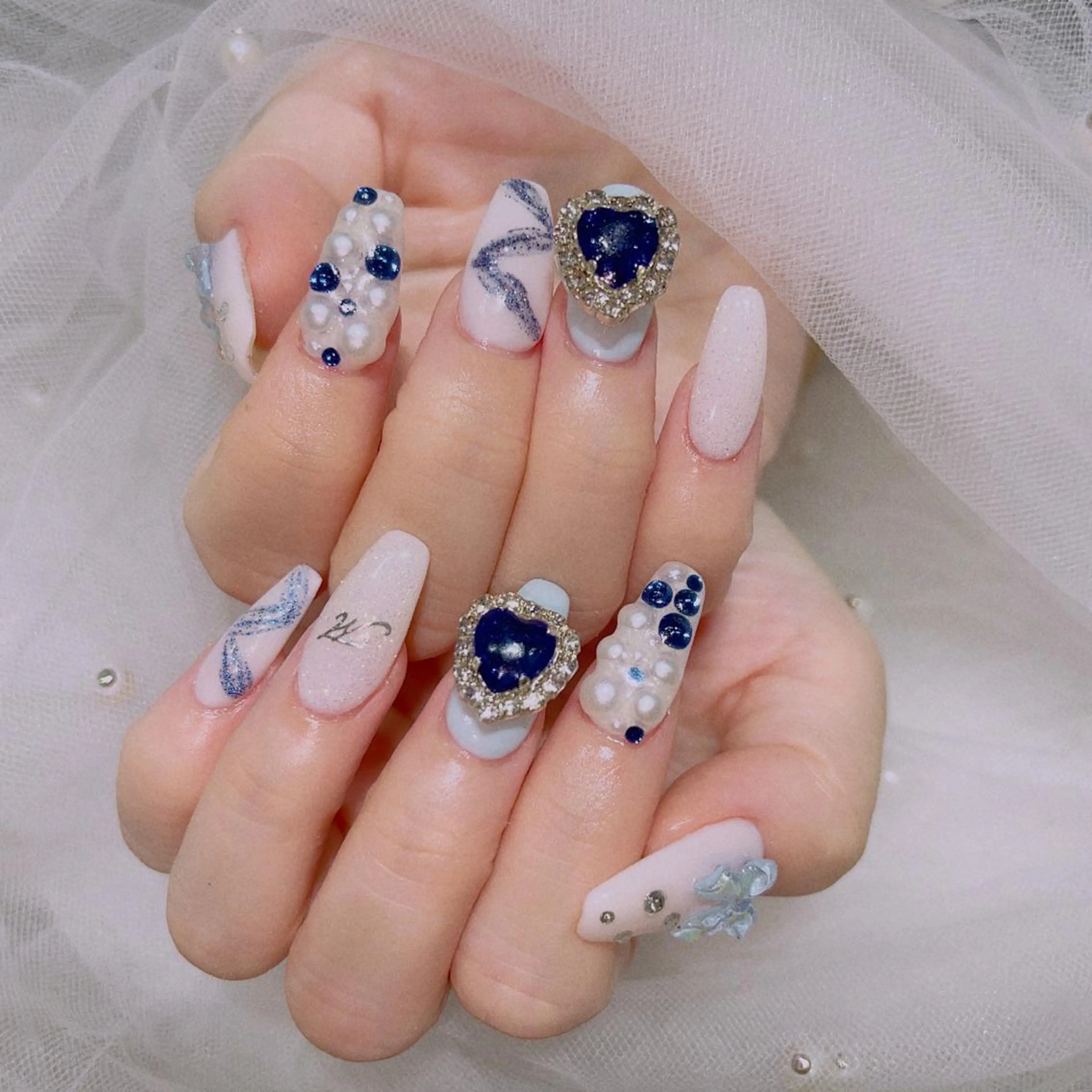 ネイル ハンドネイル Queens ciciのネイルデザイン