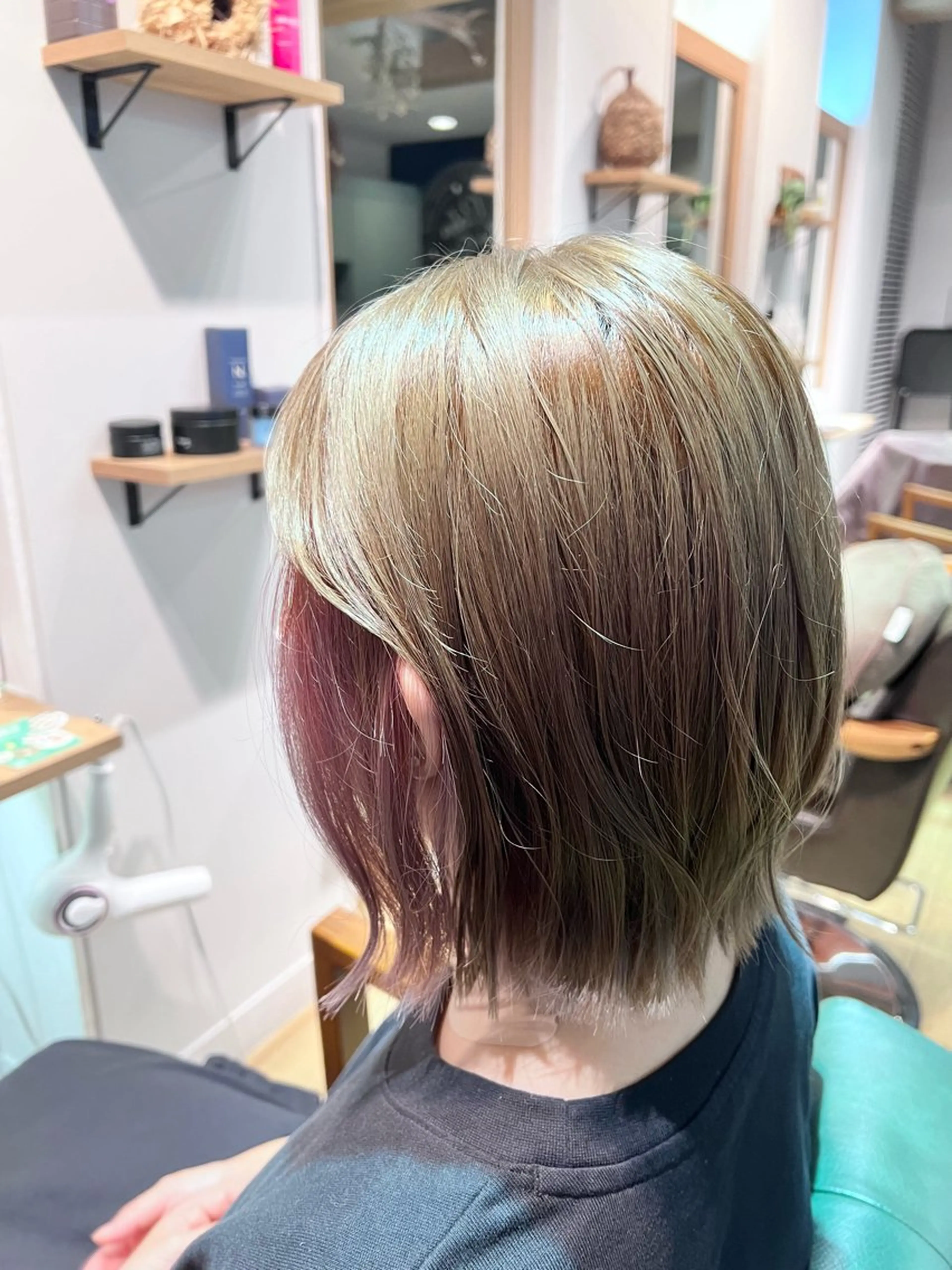 ショート カラー ベージュカラー ピンクカラー ホワイトピンク ヘアカラー ツキダテ ユイのヘアスタイル