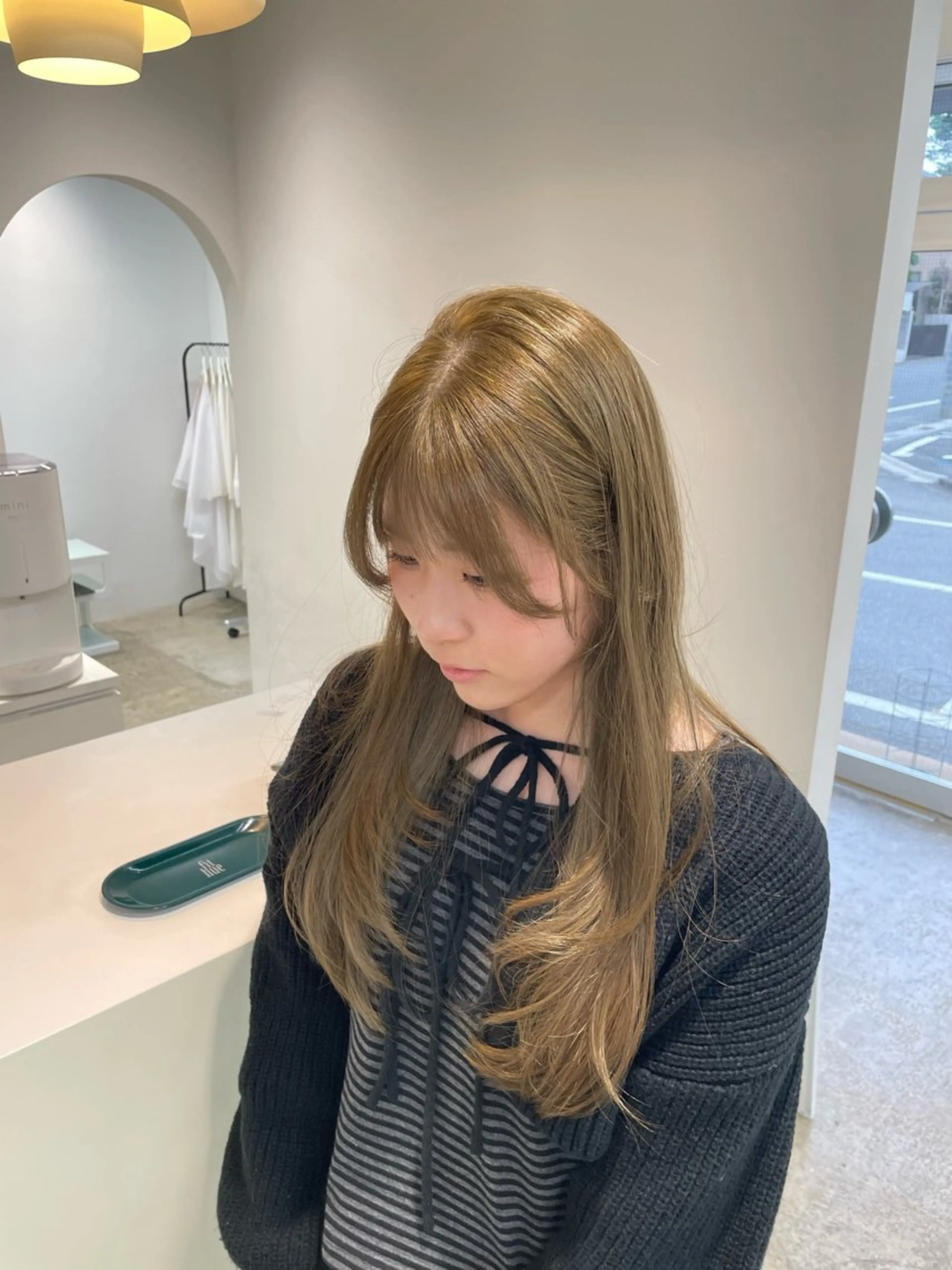 ロング カラー ベージュカラー オリーブベージュ カット ヘアカラー トリートメント H I ＮＡのヘアスタイル