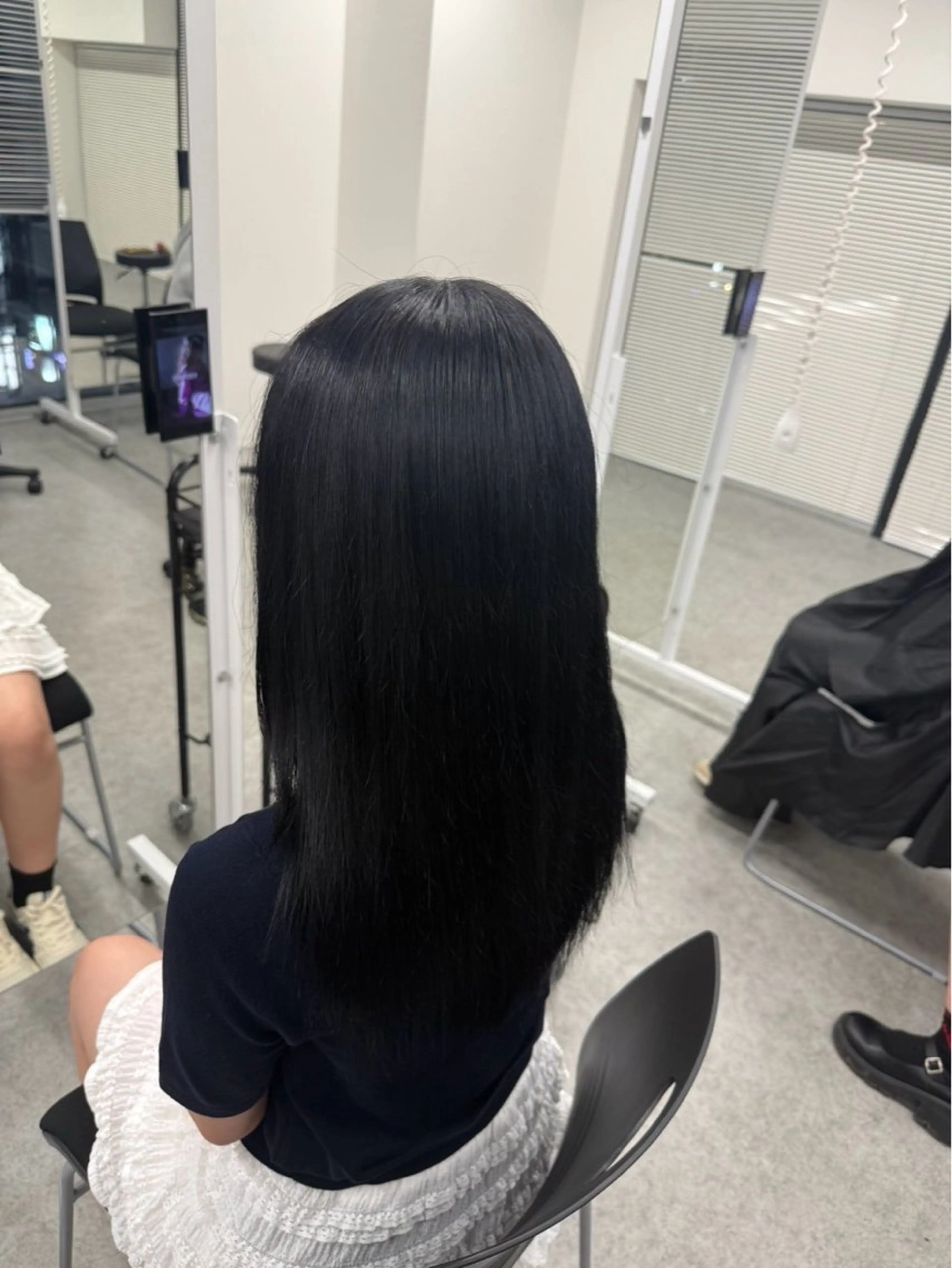 セミロング HINAKO🩵 寒色カラー🪽のヘアスタイル