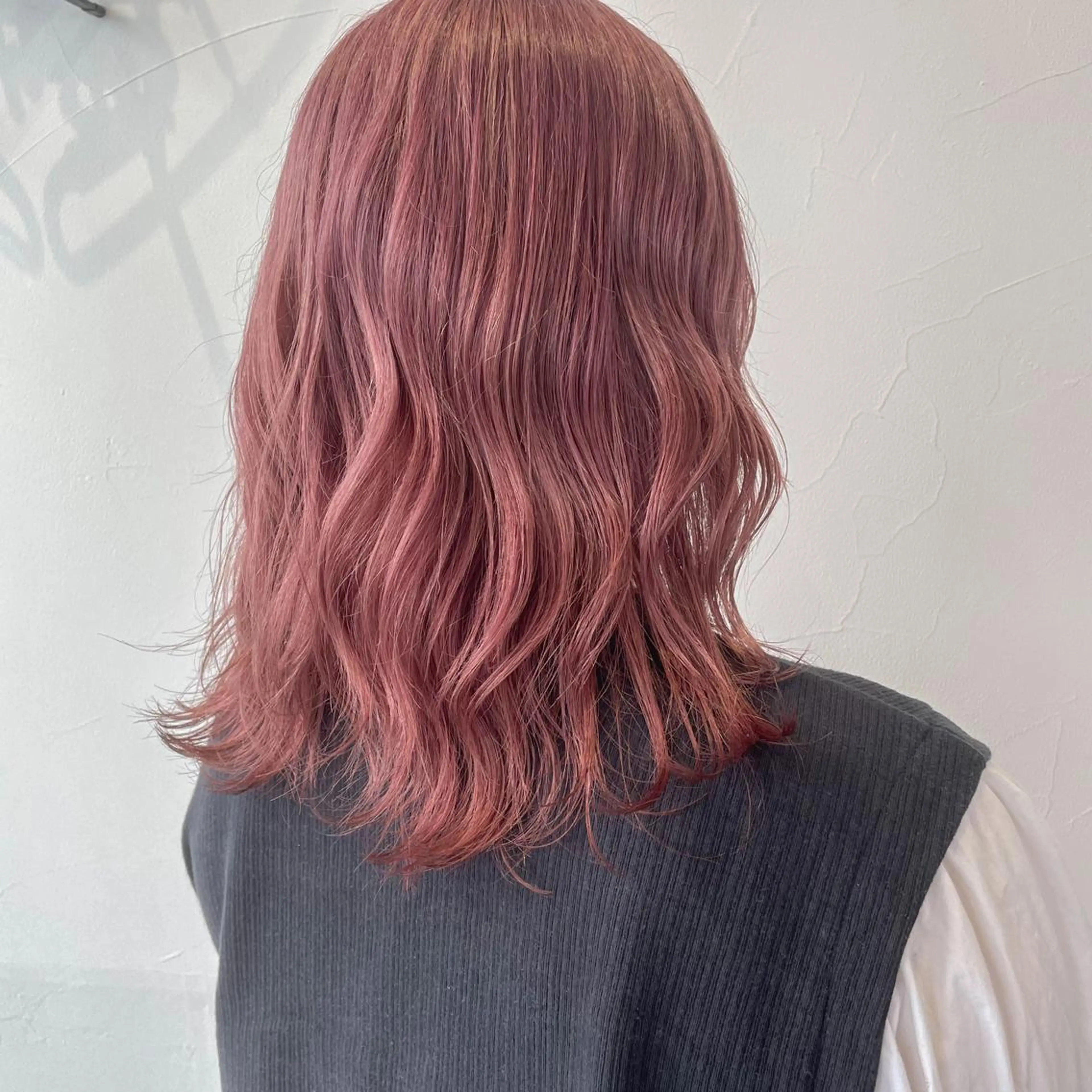 セミロング アッシュ Lit.豊橋 夏目のヘアスタイル