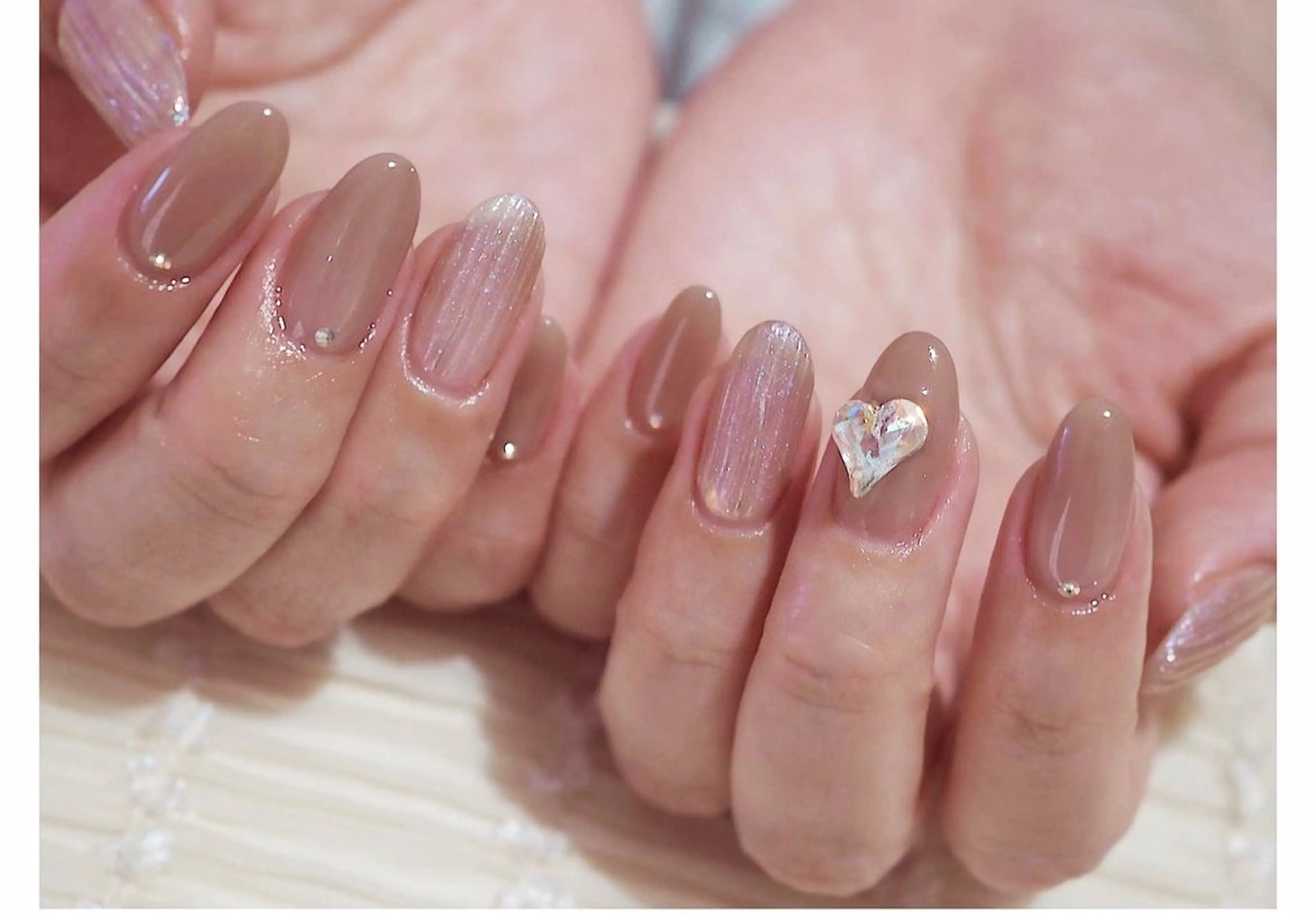 ネイル シンプルネイル リボン、ガーリー パーツ放題専門店のネイルデザイン