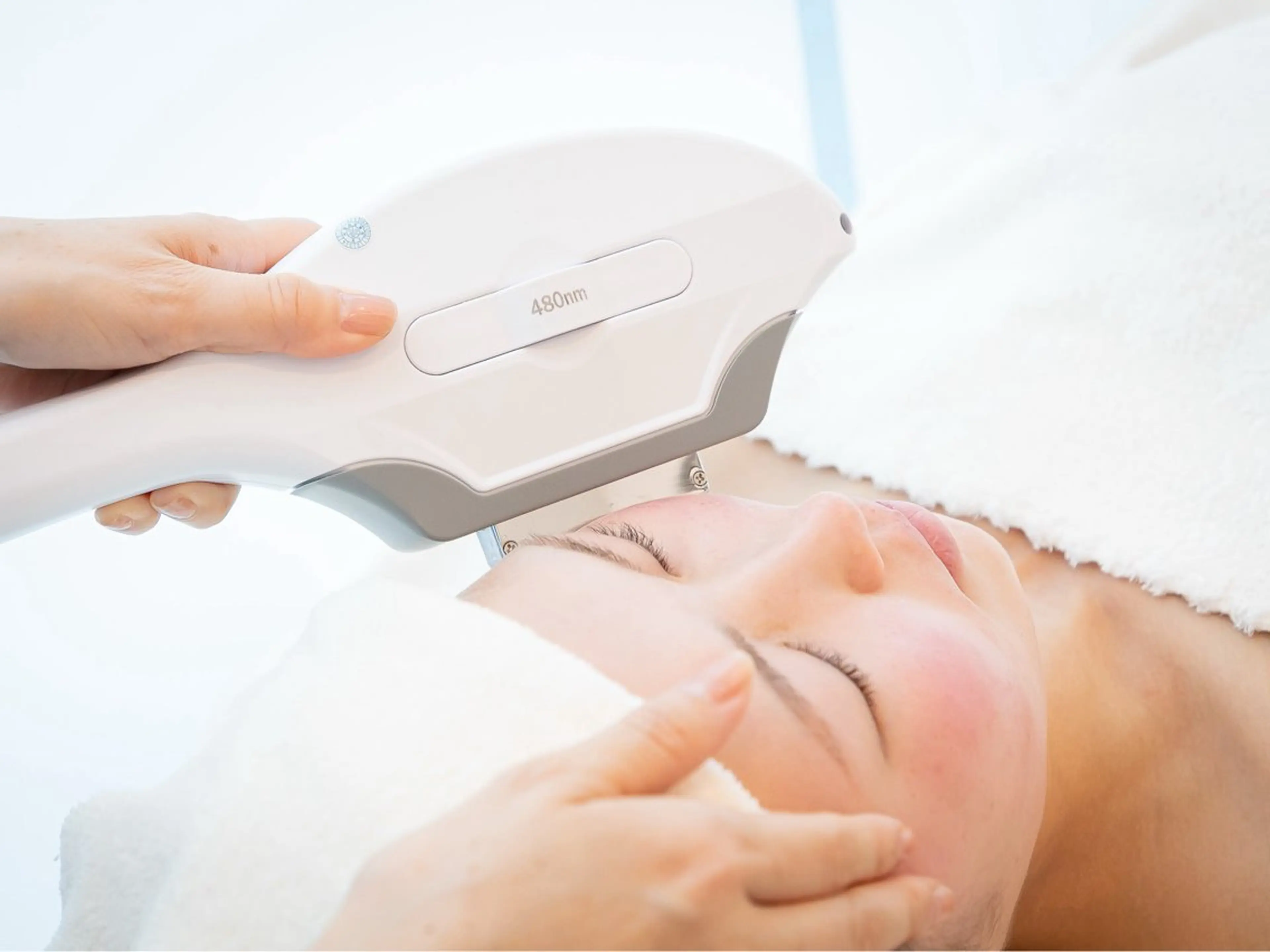 【特別価格✨】顔脱毛　半顔の写真